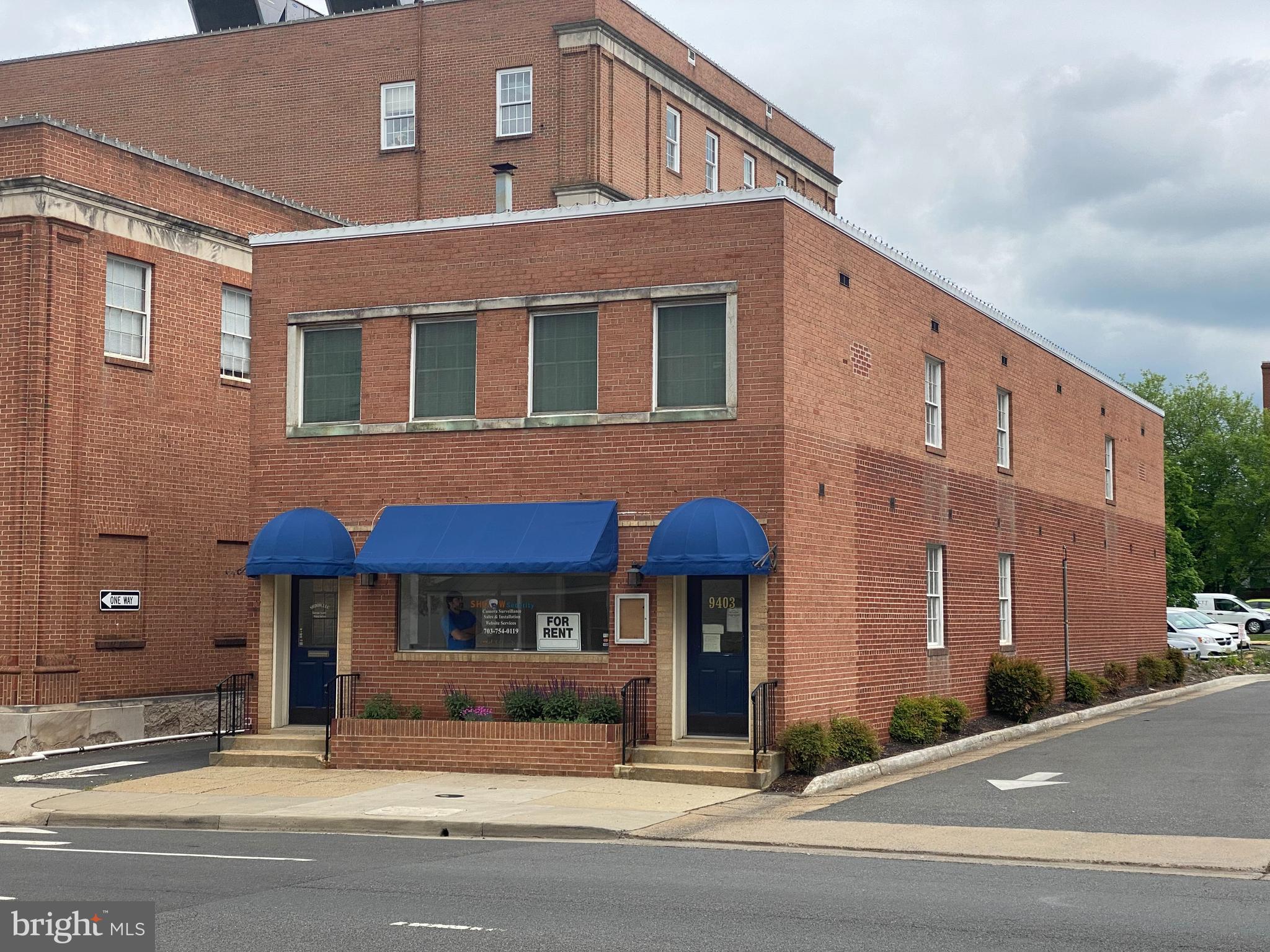 Put your mark on Old Town Manassas with this remodeled first floor office space with storefront signage and private entrance on Grant Avenue (RT 234).  Layout consists of two large rooms and private bathroom containing over 500 sf . Conveniently located in walking distance to the Prince William Courthouse, restaurants, and coffee shops. Ideal for real estate company, lawyer, accountant, etc... Vacant and ready to go. Lease rate includes utilities.