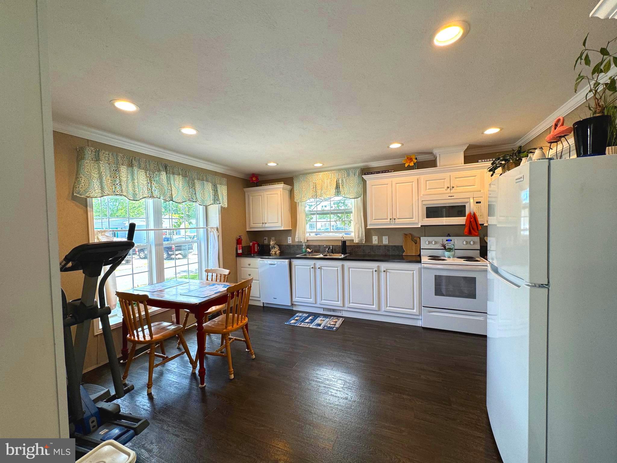 WHISPERING PINE MHP - Residential