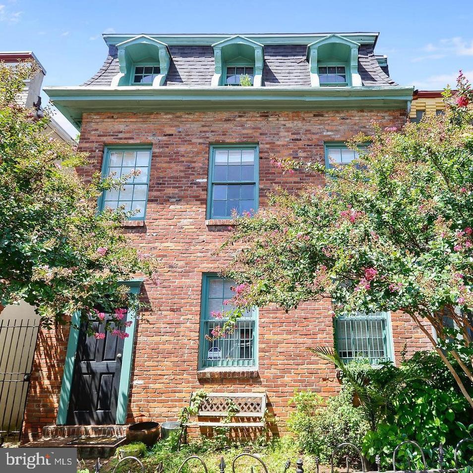 Welcome to your new home at Capitol Hill, a charming residential lease opportunity that perfectly blends historic character with modern convenience. This traditional-style apartment, built in 1900, features a well-designed layout with 1 spacious bedroom and a full bathroom, ideal for comfortable living. Located in a vibrant Eastern Market neighborhood, this unit offers easy access to local amenities, including a picnic area for outdoor relaxation. Enjoy the convenience of on-street parking and the peace of mind that comes with included water and trash services. Don’t miss out on this unique opportunity to live in a historic building with modern comforts. Schedule a viewing today and experience the charm of Capitol Hill living!