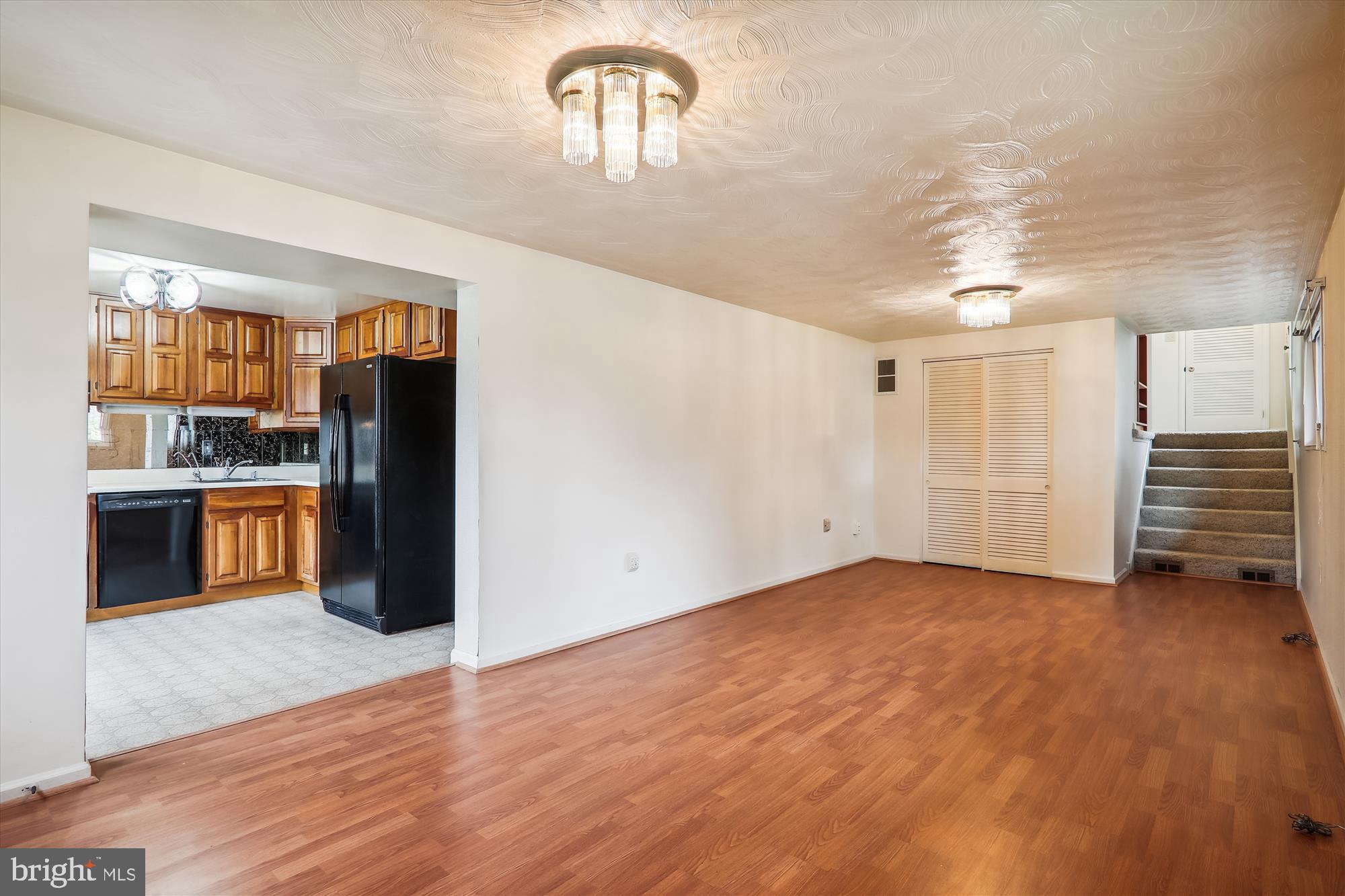 COLLEGE PARK ESTATES - Residential