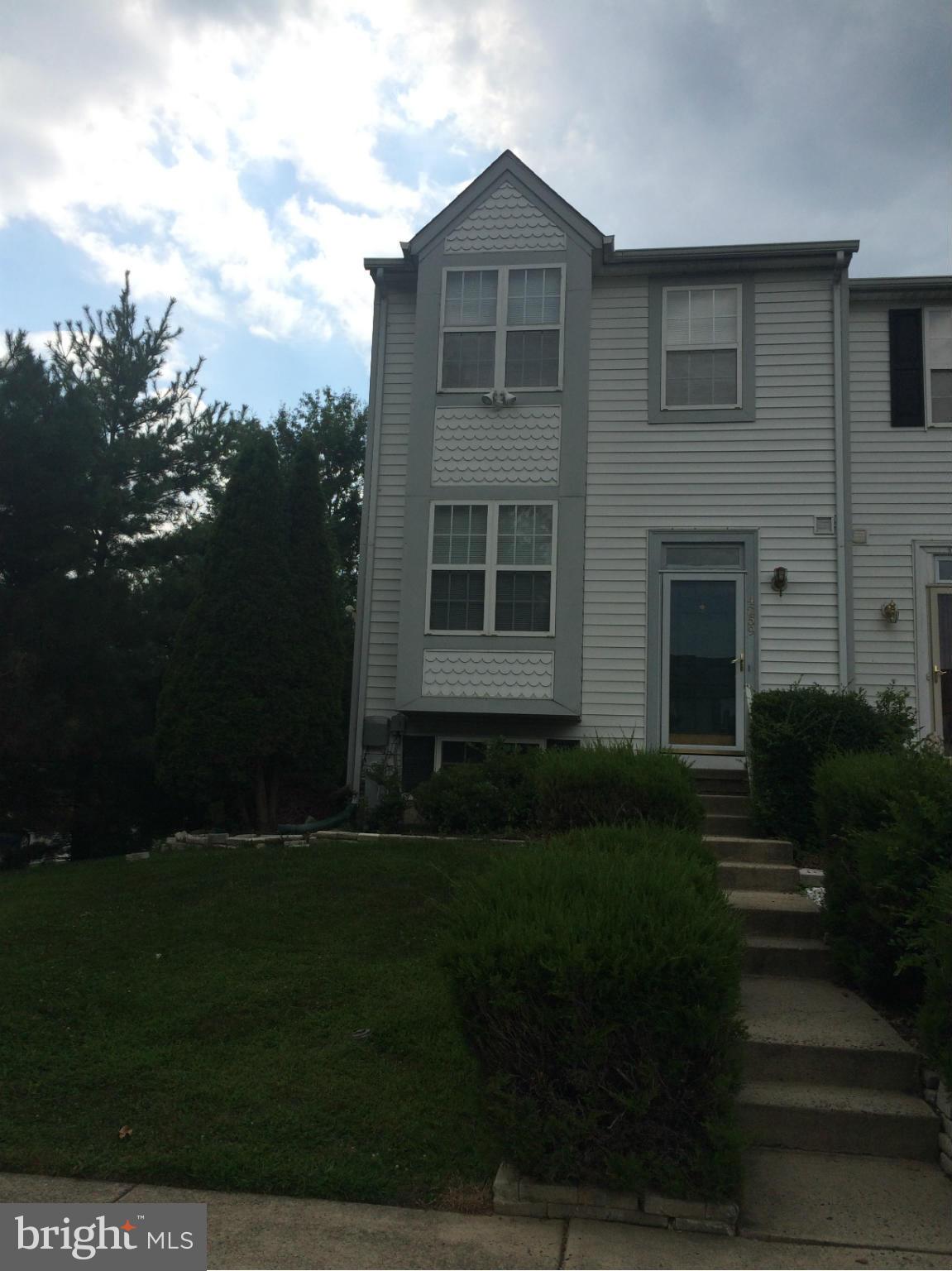 Move in ready, large end of group townhouse 3Bed/3Full/1HBath. Master bedroom w/bath.  Eat in kitchen, separate dining area.  Large deck, Fully finished basement with fullbath and wood burning stove.  Large fenced in yard.  Close to Aberdeen and main highways