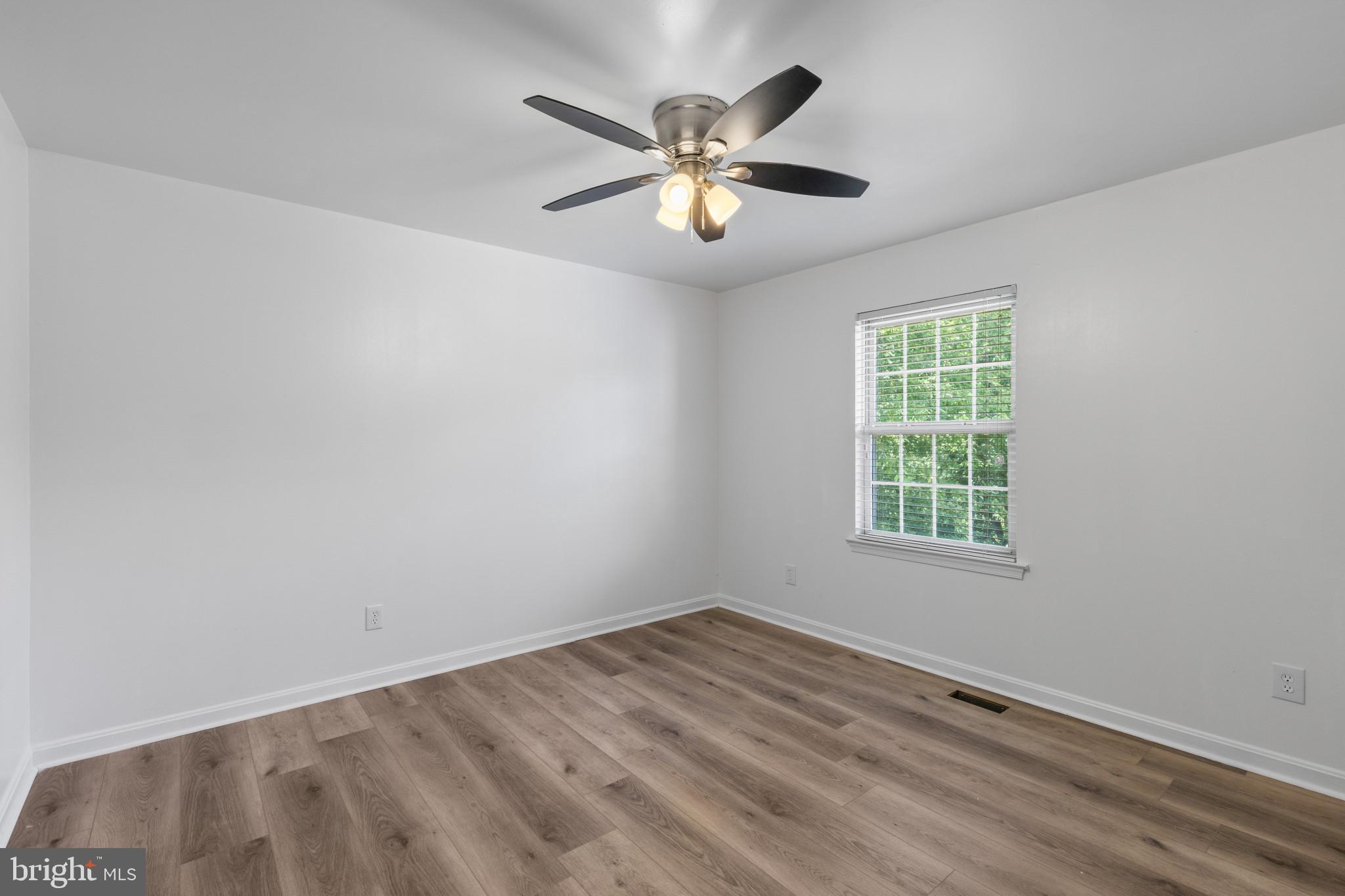 CONSTANT FRIENDSHIP - Residential