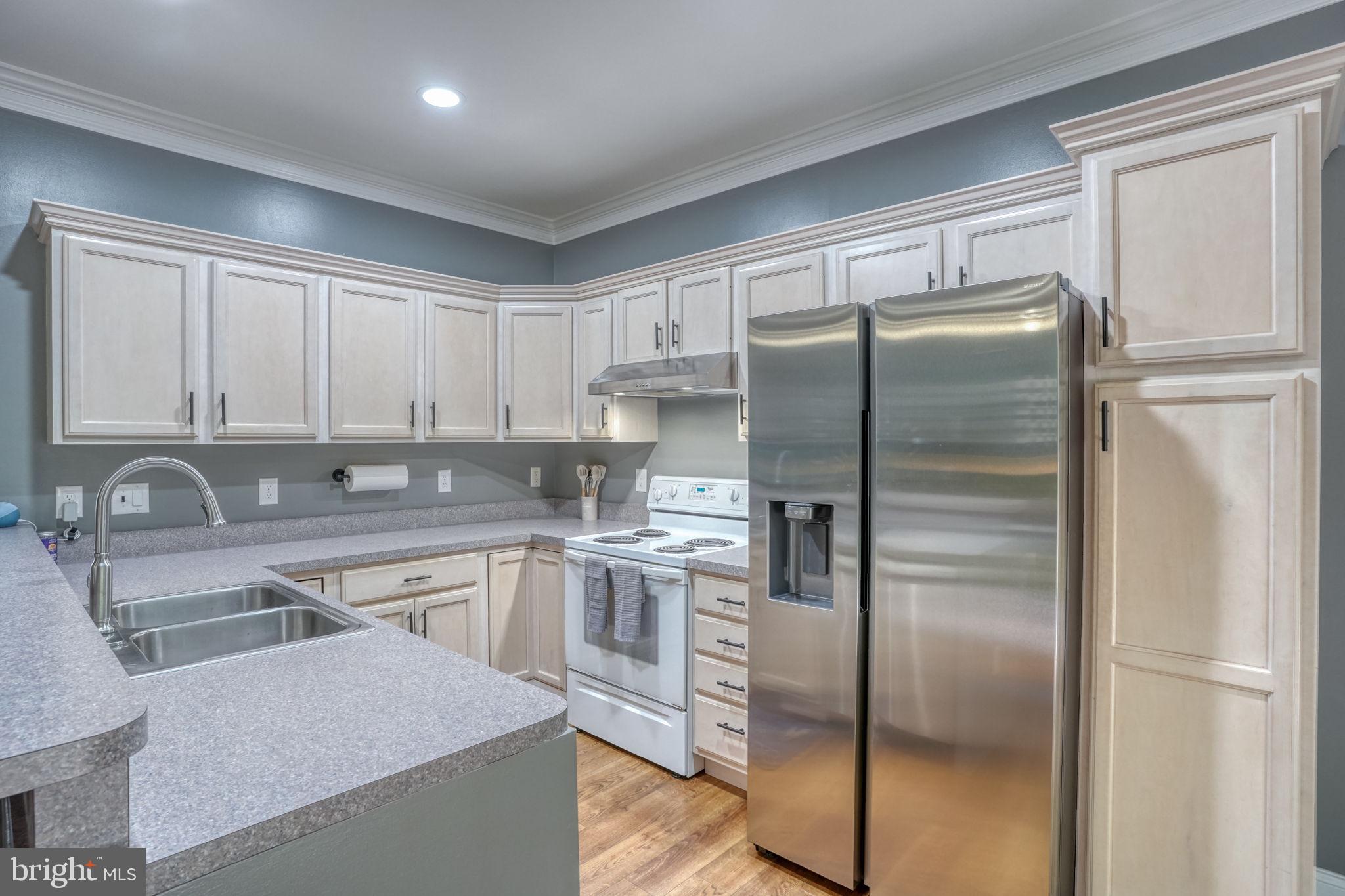 CHESAPEAKE CLUB CONDOS - Residential