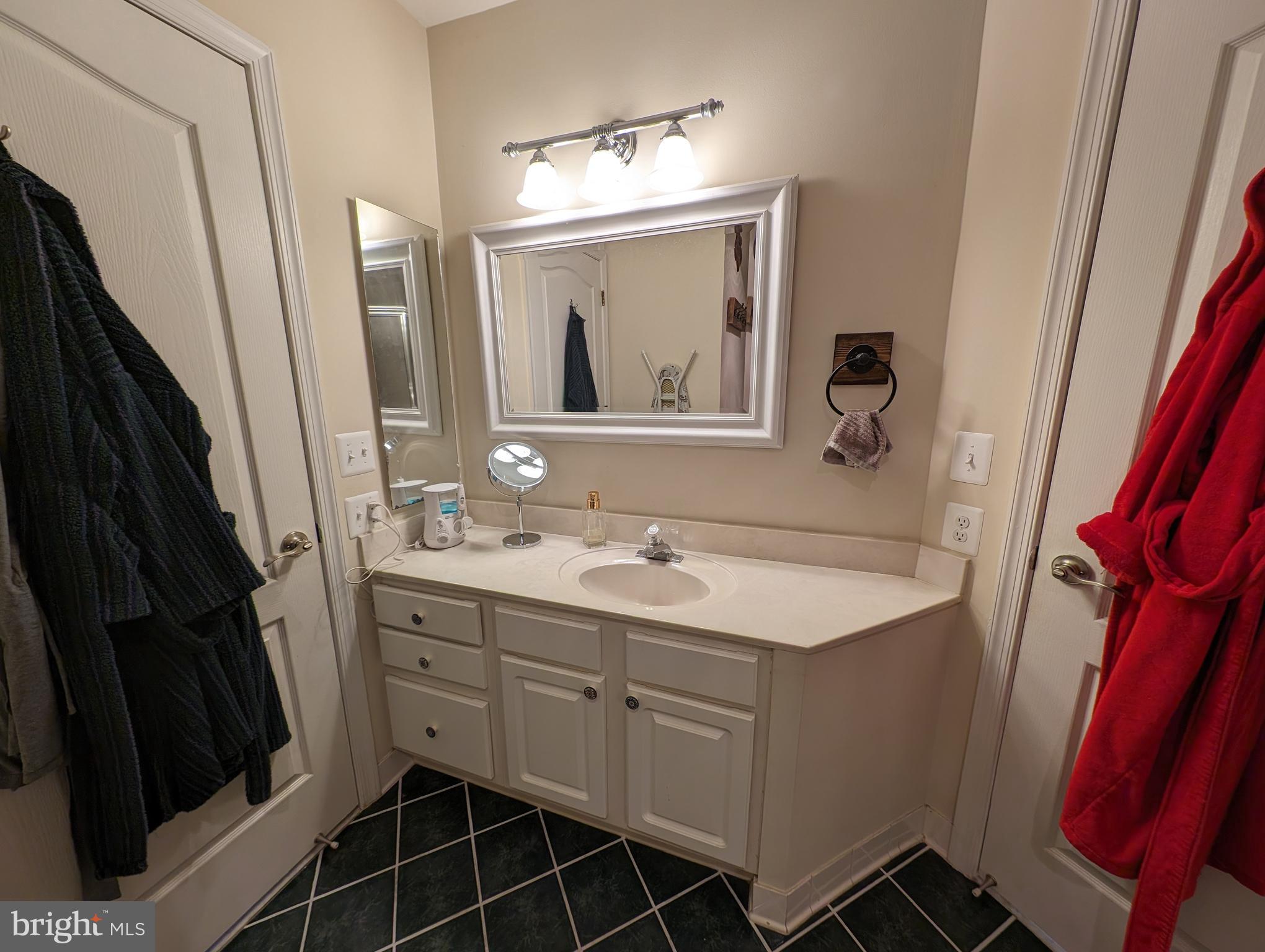 FALLS STATION - Residential Lease