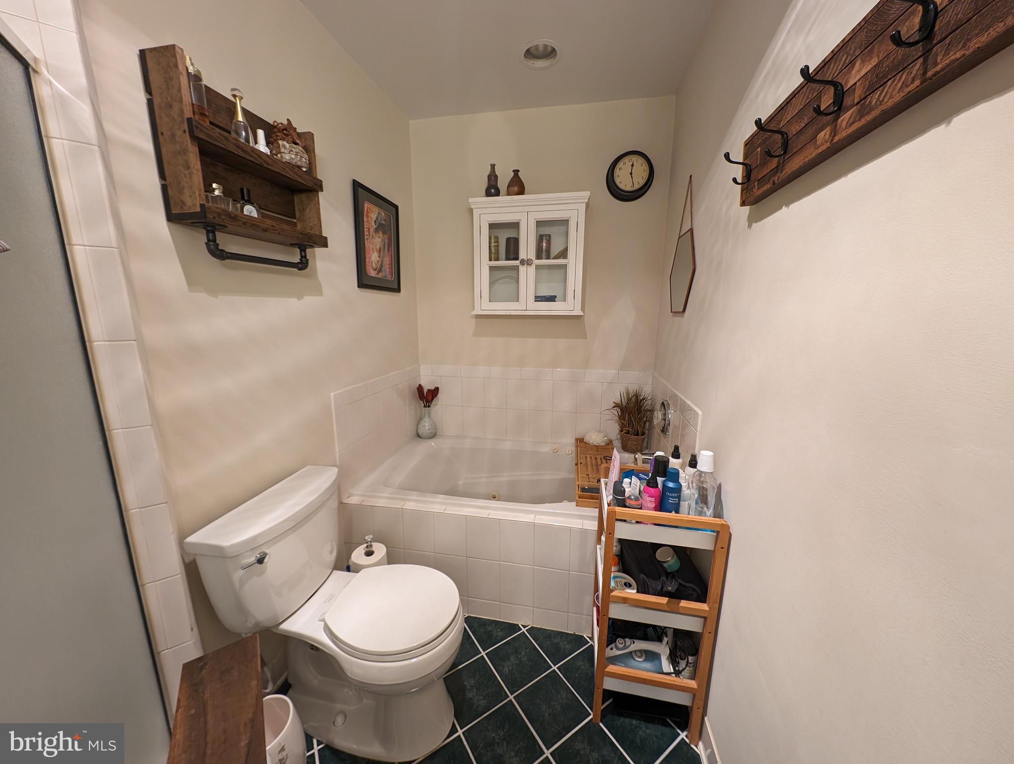 FALLS STATION - Residential Lease