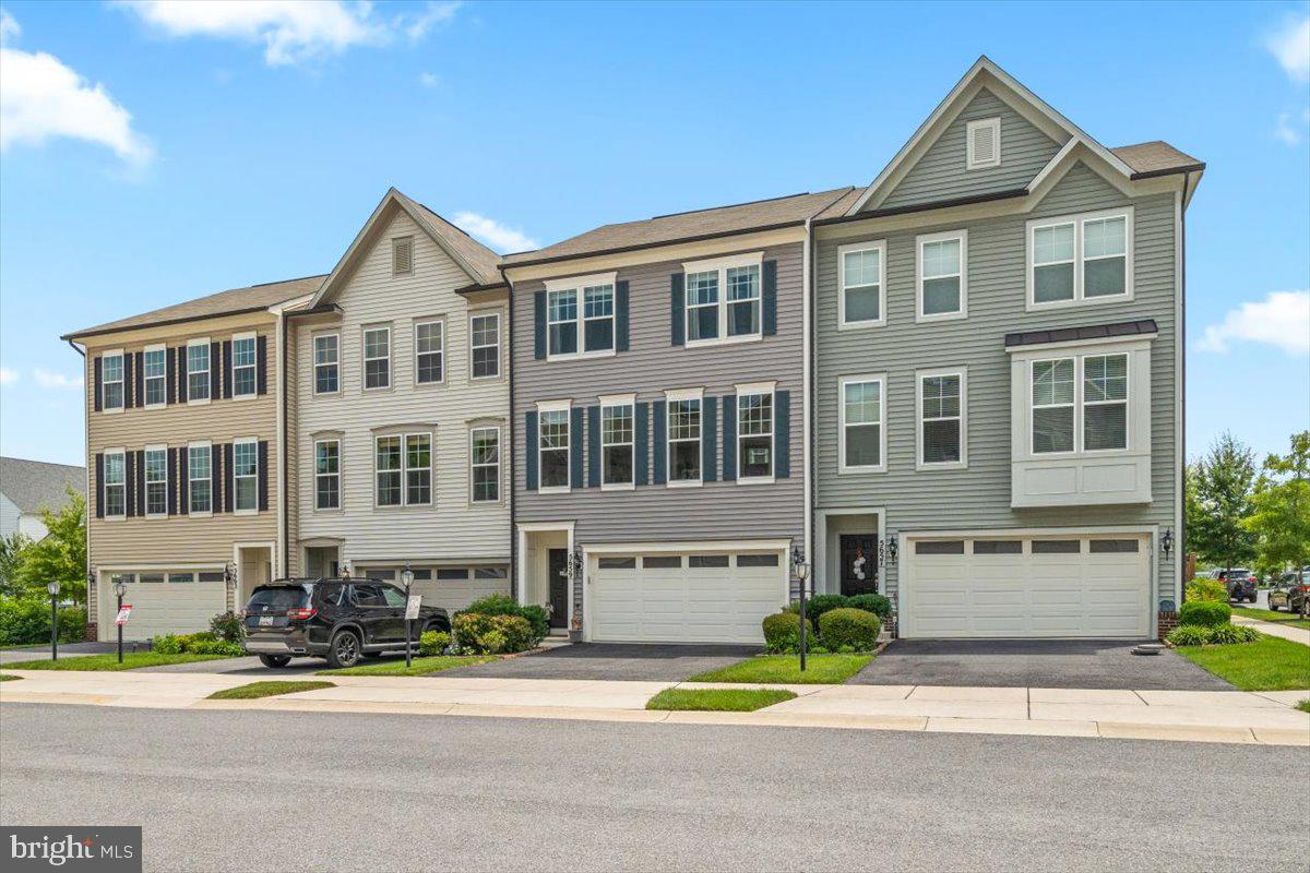 TALLYN RIDGE - Residential