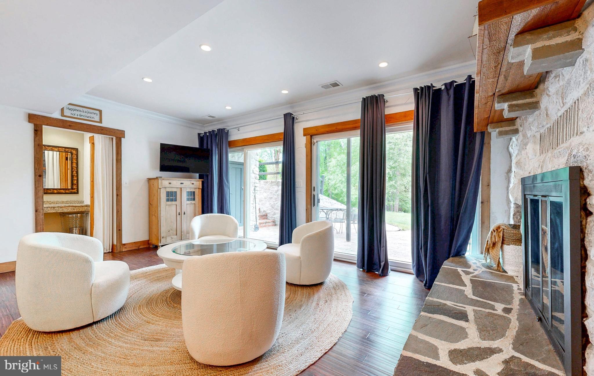 MANOR WOODS - Residential