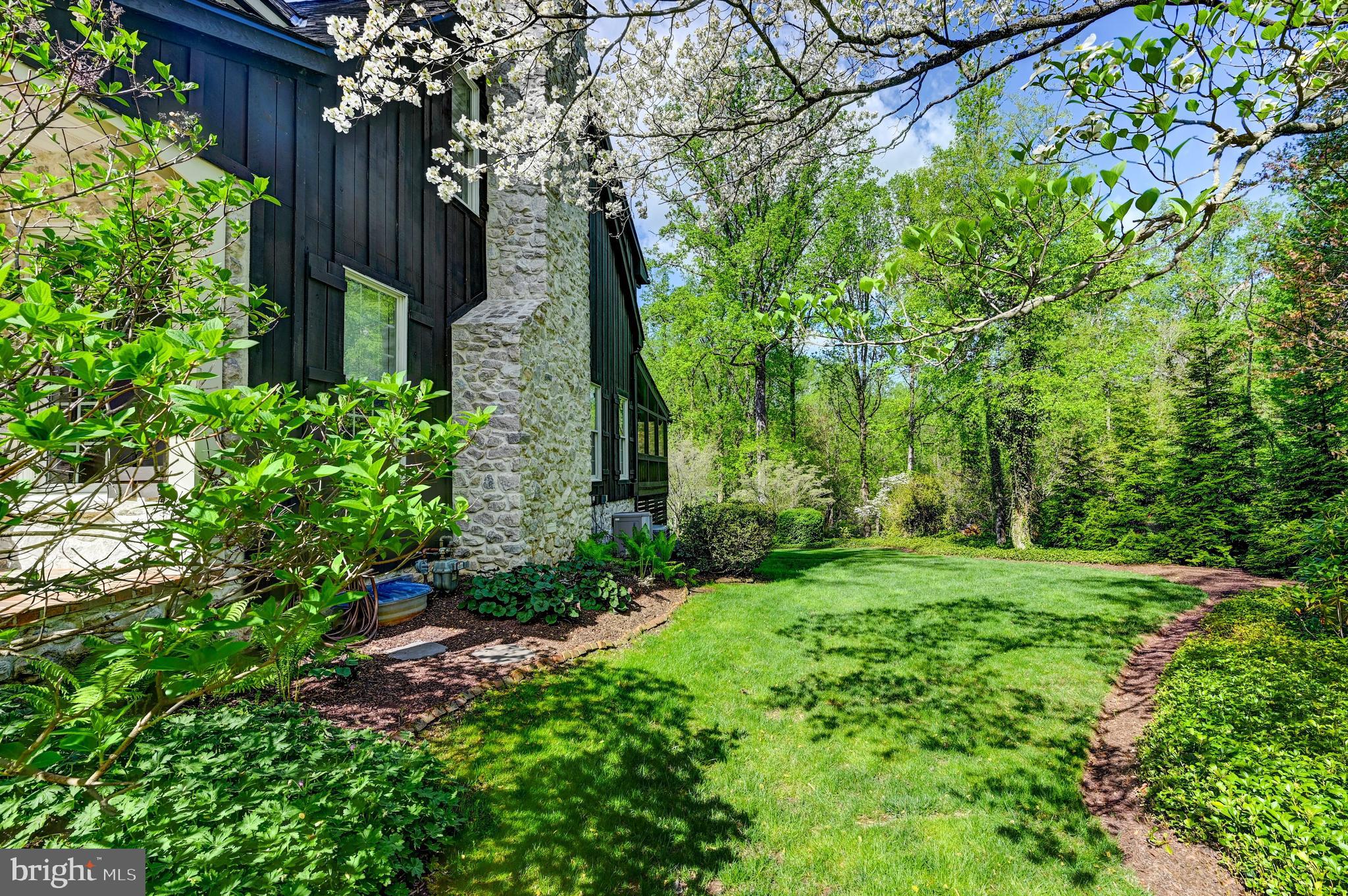 MANOR WOODS - Residential