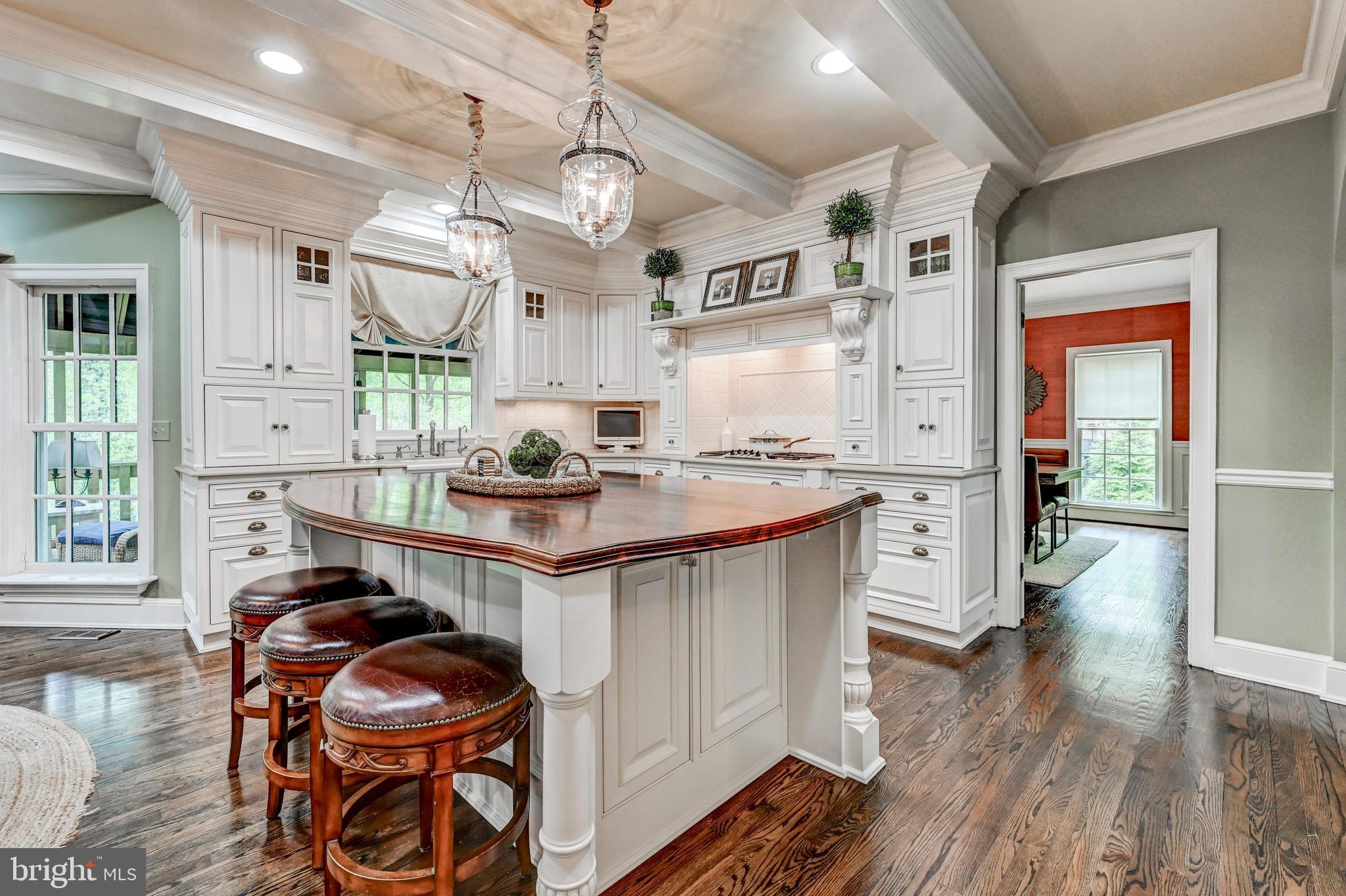 MANOR WOODS - Residential