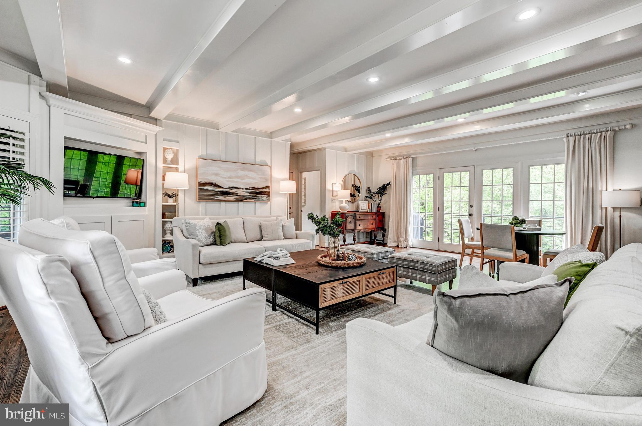 MANOR WOODS - Residential