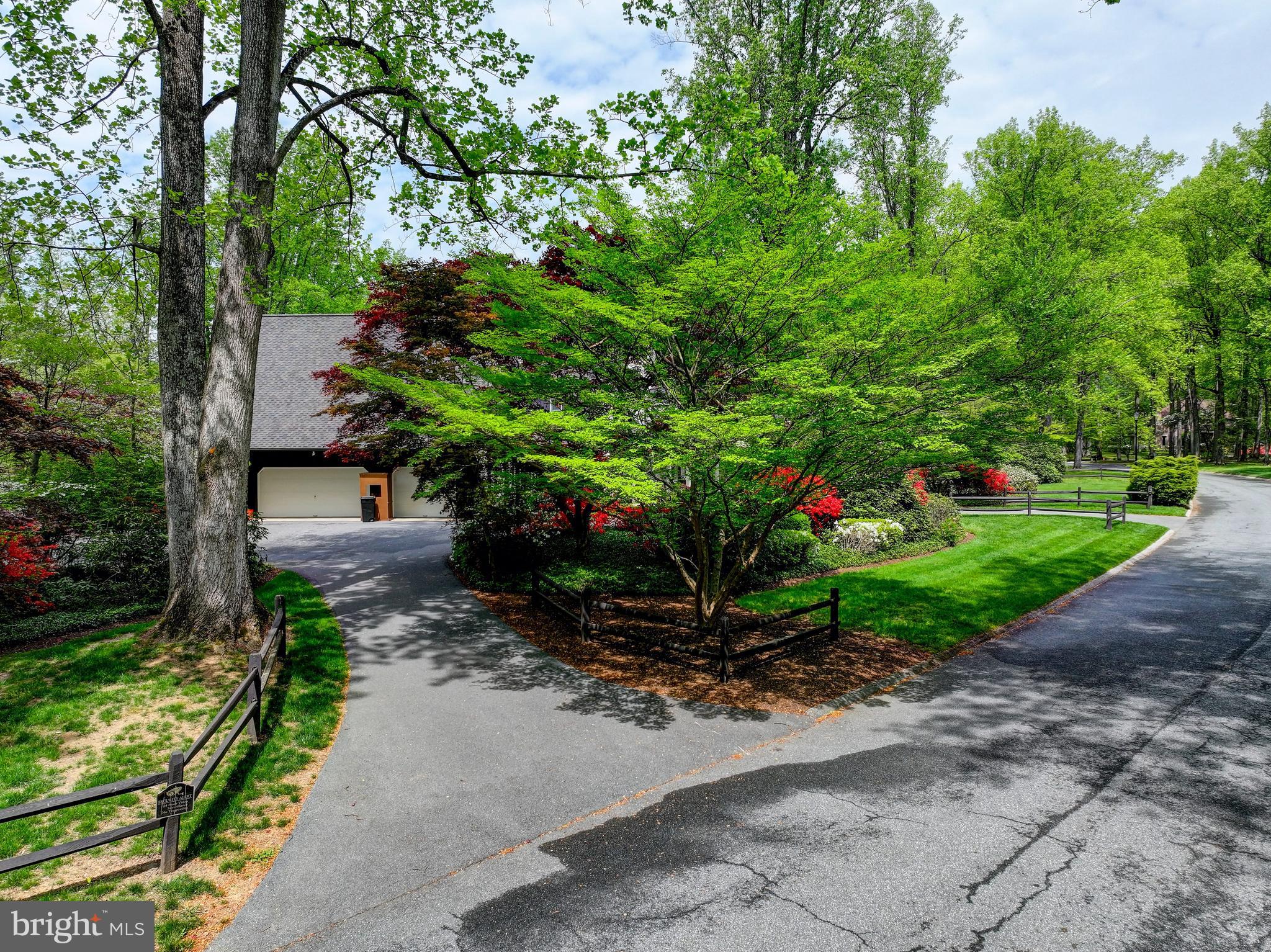 MANOR WOODS - Residential