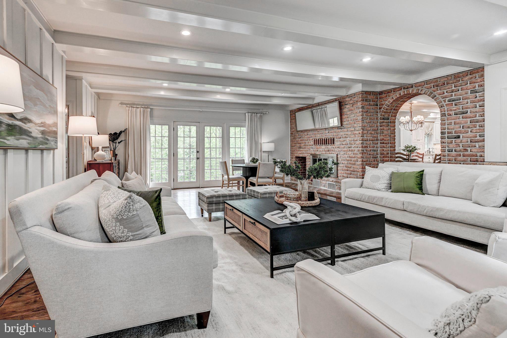 MANOR WOODS - Residential