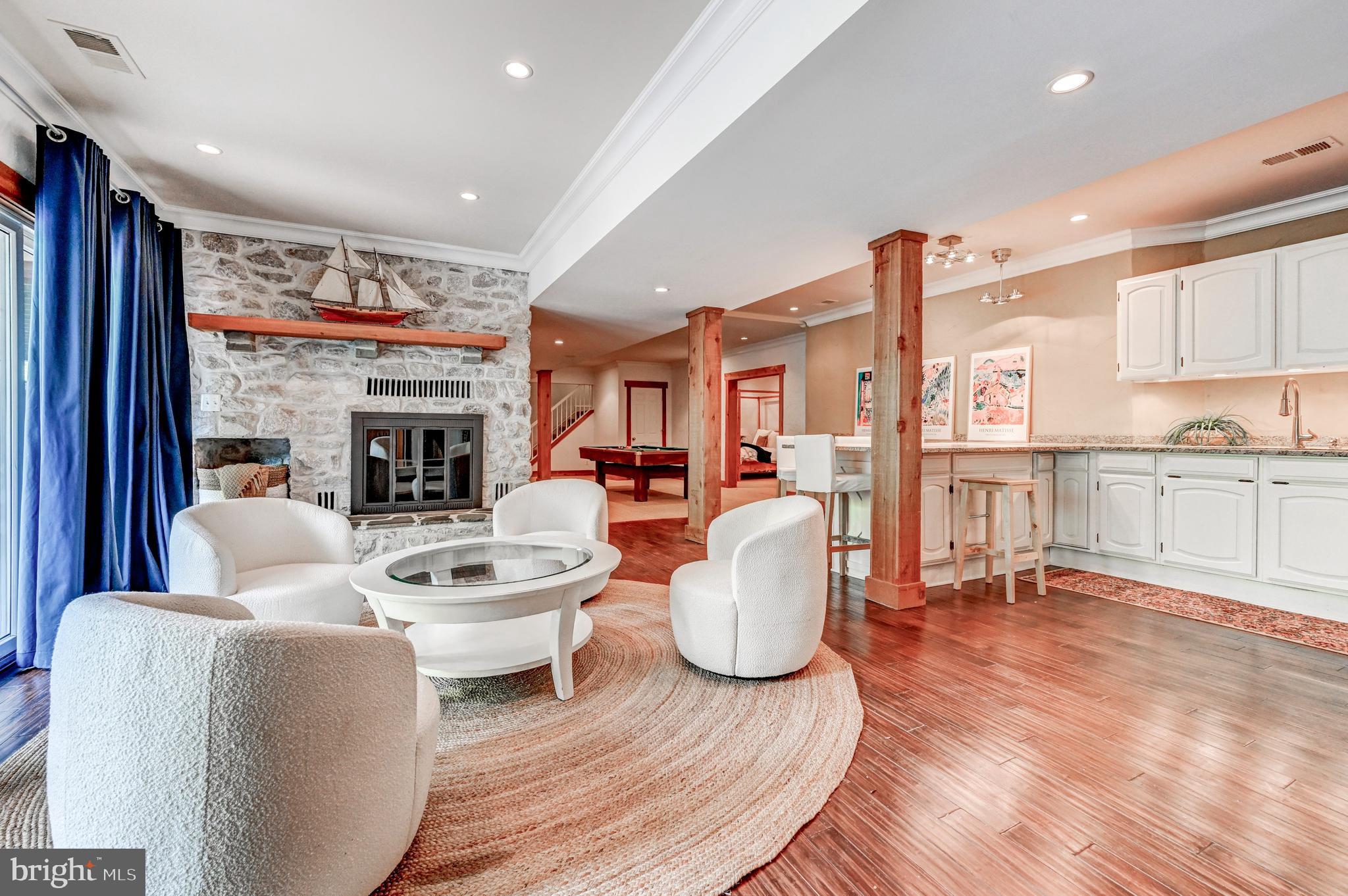 MANOR WOODS - Residential