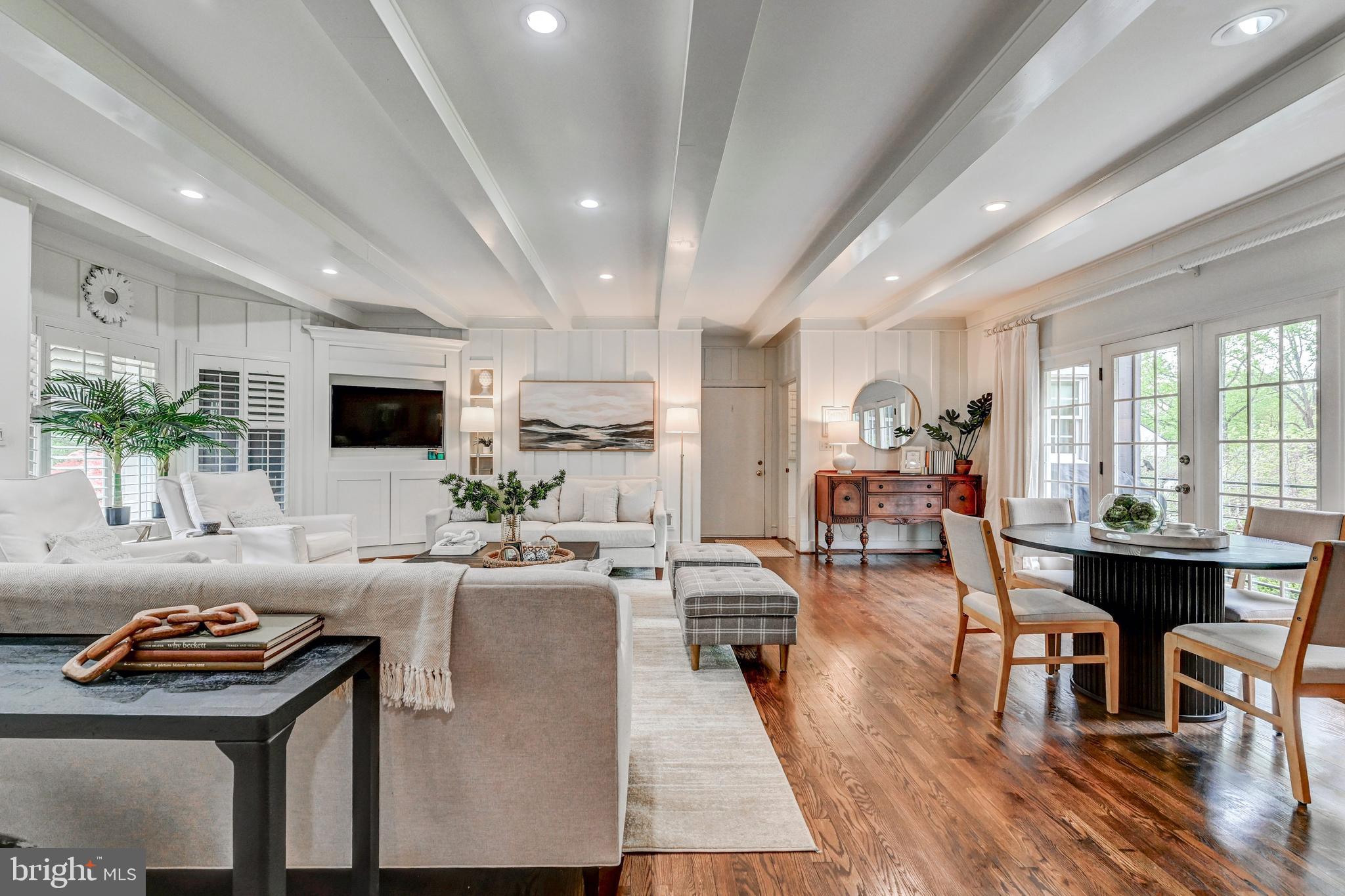 MANOR WOODS - Residential