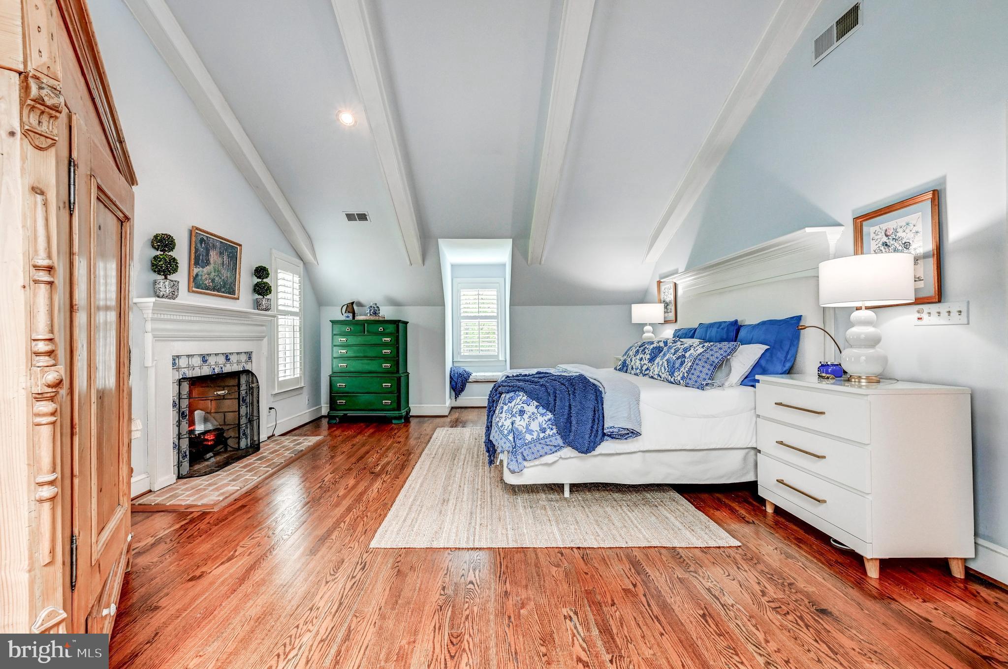 MANOR WOODS - Residential