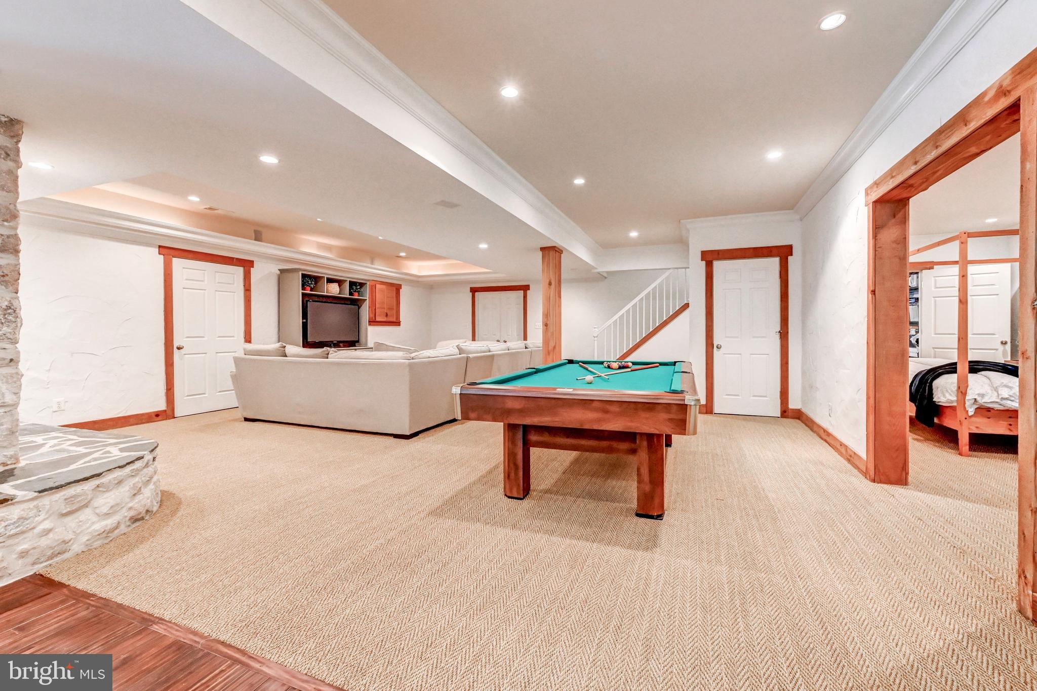 MANOR WOODS - Residential