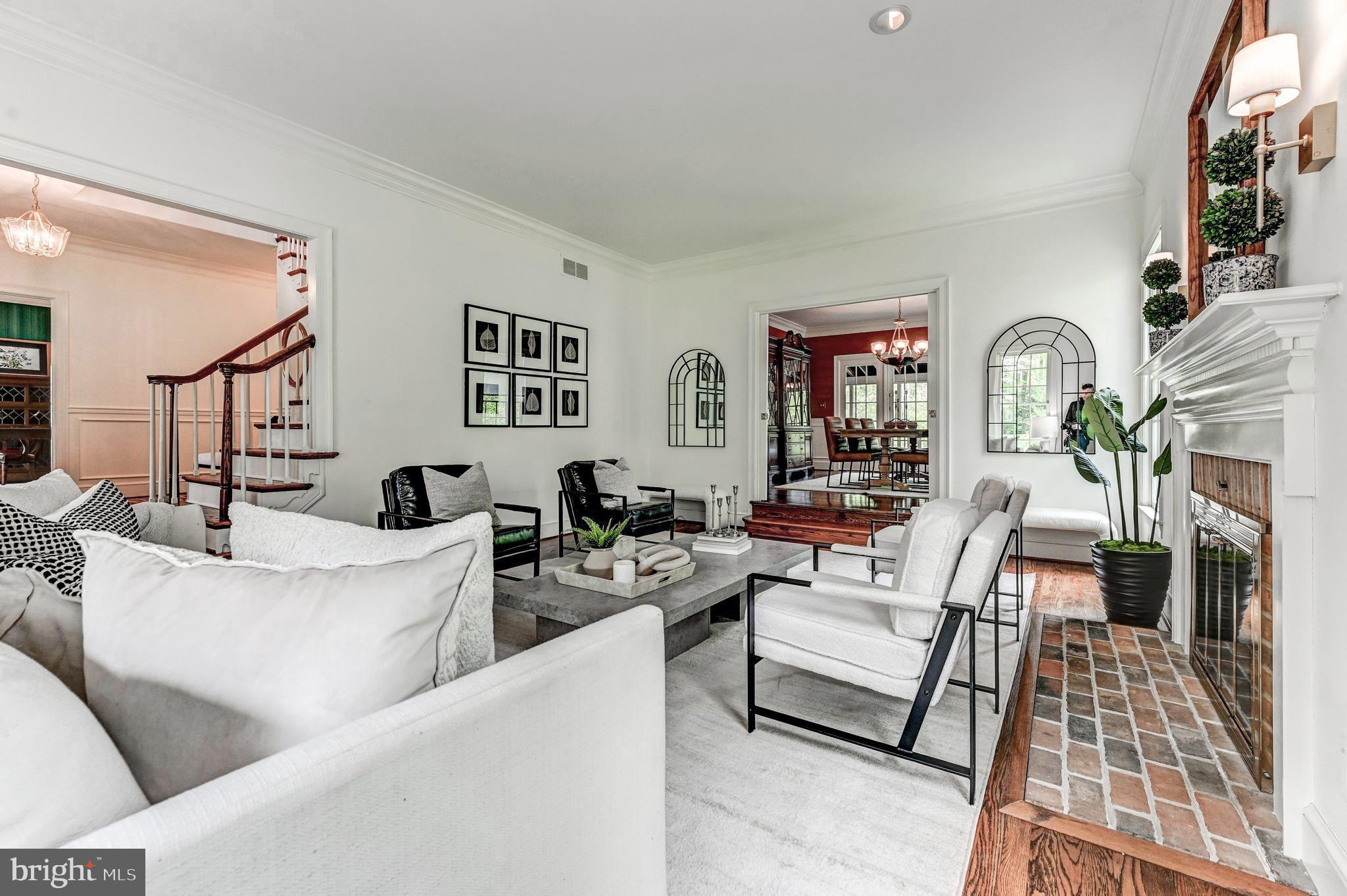 MANOR WOODS - Residential