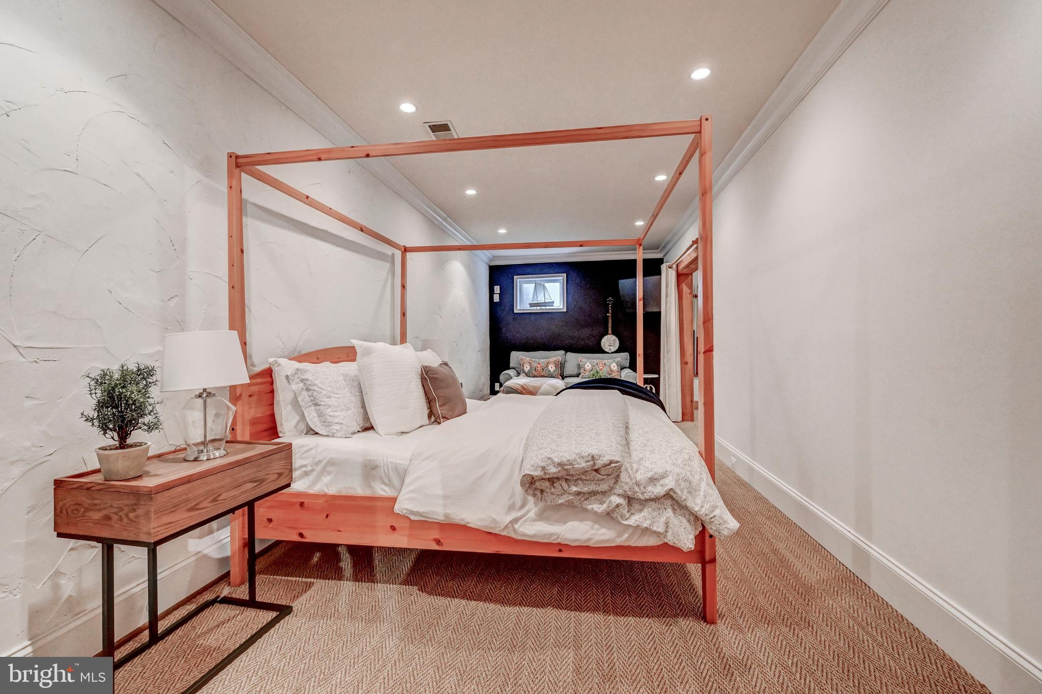 MANOR WOODS - Residential