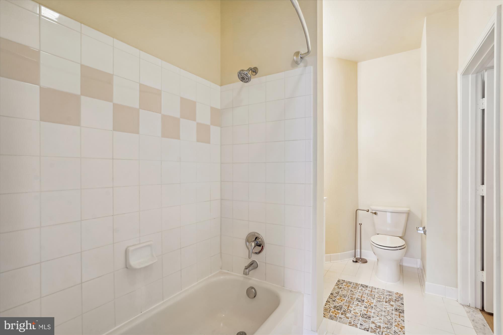 SAVOY AT RESTON TOWN CENTER - Residential Lease