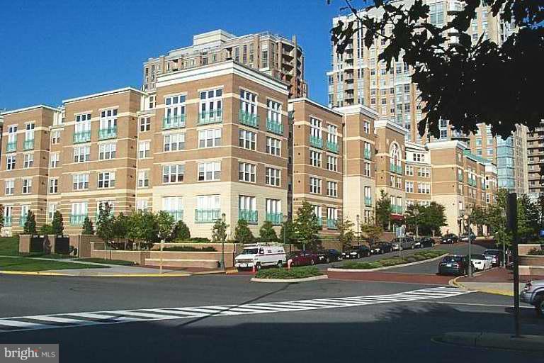 Updated in 2022 with New Luxury Vinyl Flooring  in Living, Dining and Bedroom area and all new Stainless Steel Appliances in the kitchen. In 2019 the unit was updated with New Paint and Hot Water Heater! 1 bedroom, 1 bath condo In Reston Town Center w/ceramic tile floor in foyer, kitchen & bath and new luxury vinyl flooring throughout the rest of the unit.The 10-foot ceilings w/huge windows bringing in lots of natural light. Community amenities include elevator, fitness center, business center, media room, game room,  party room, outdoor pool, & barbecue area. Make this you new home! Move in must be coordinated with Condo Association. $300 Non-Refundable Move-In Fee and $300 Refundable Elevator Use Fee to be paid to Condo Association at time of Move.