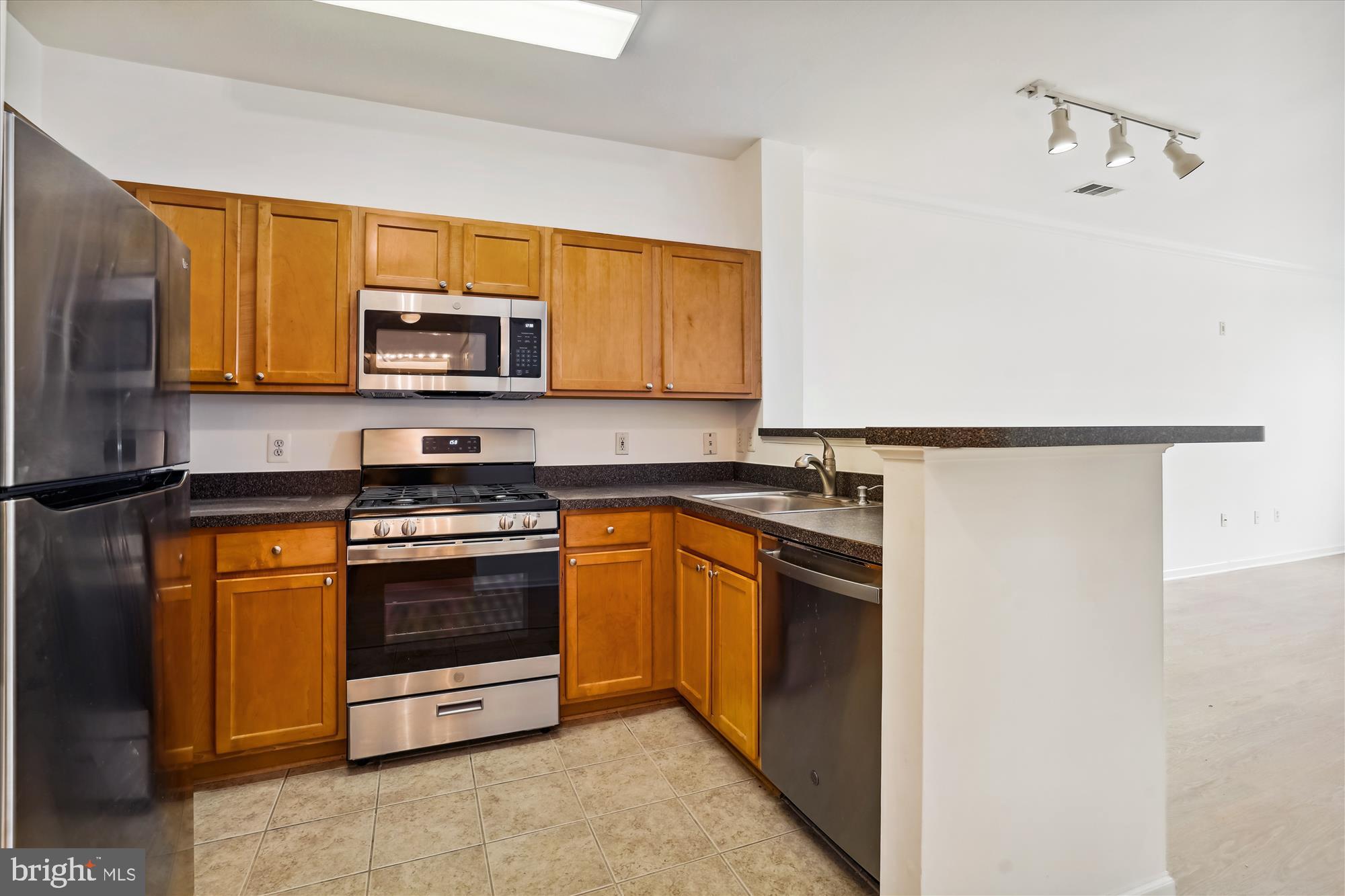 SAVOY AT RESTON TOWN CENTER - Residential Lease