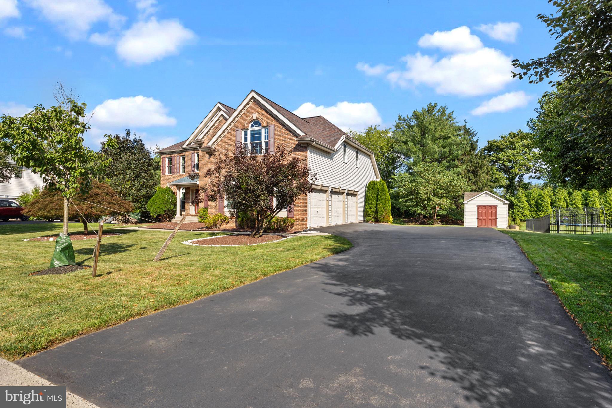 LONGSHORE ESTS - Residential