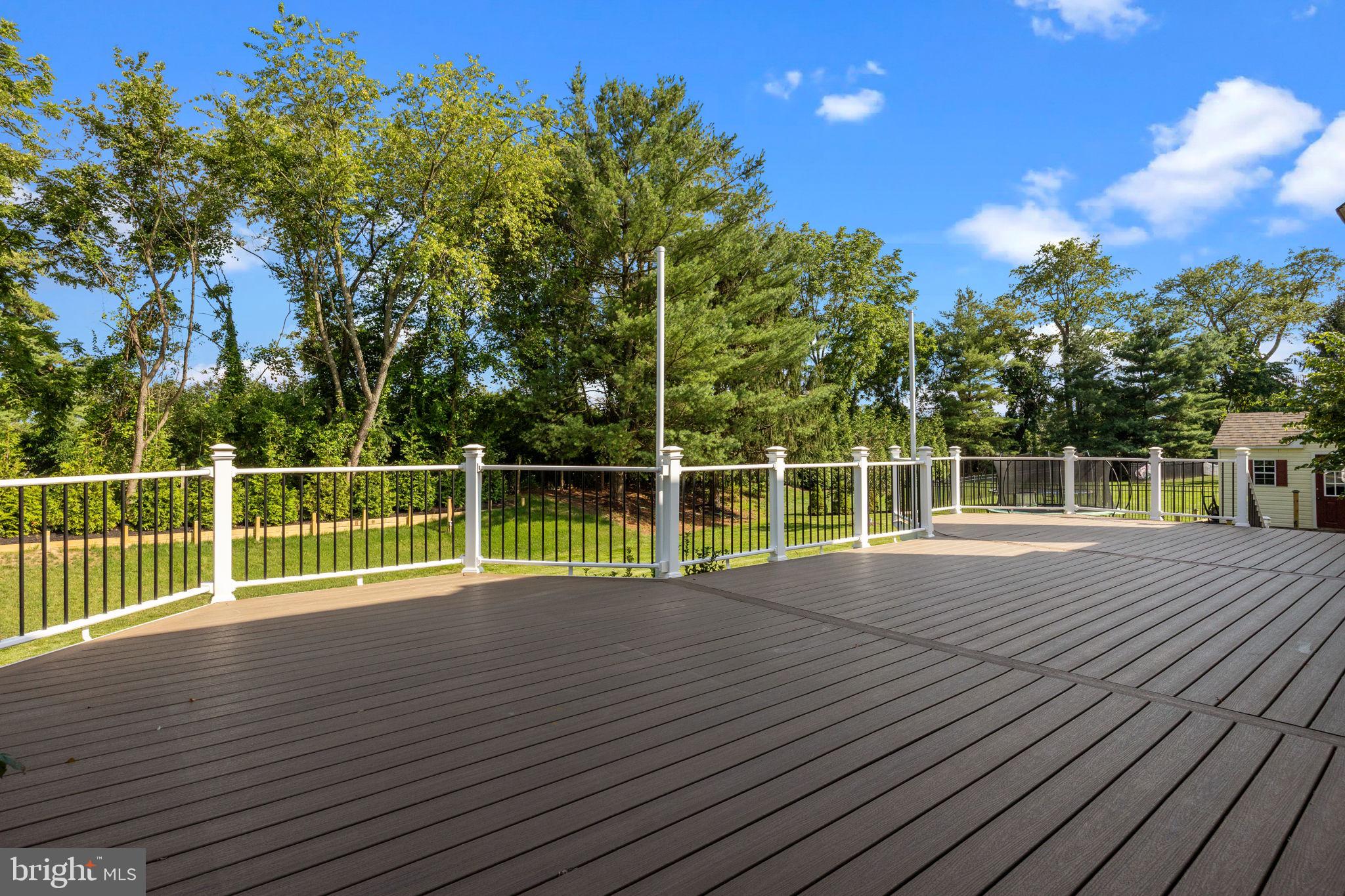LONGSHORE ESTS - Residential