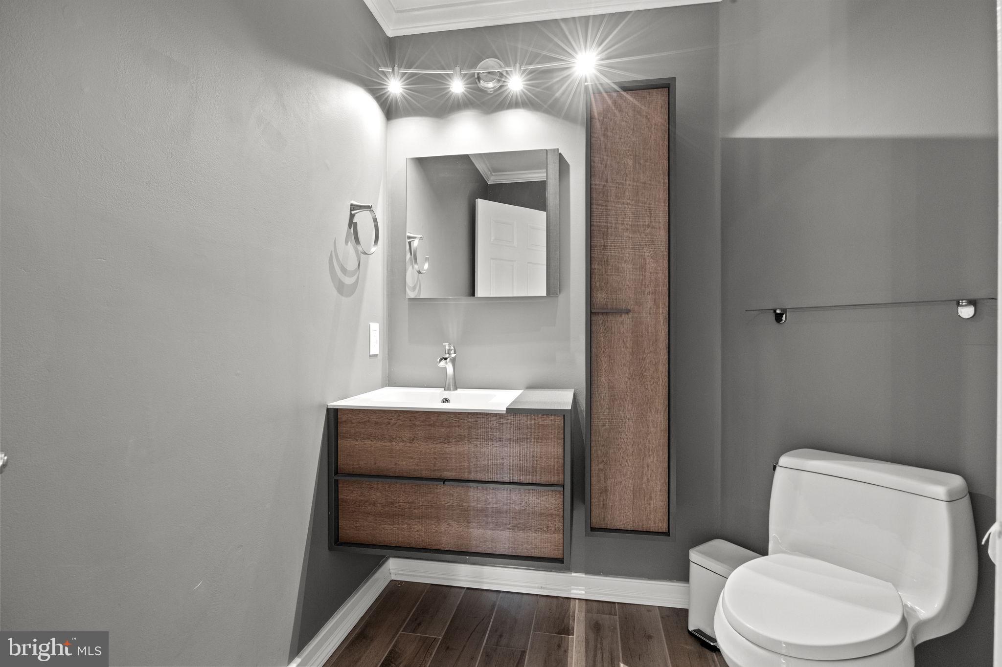 LONGSHORE ESTS - Residential