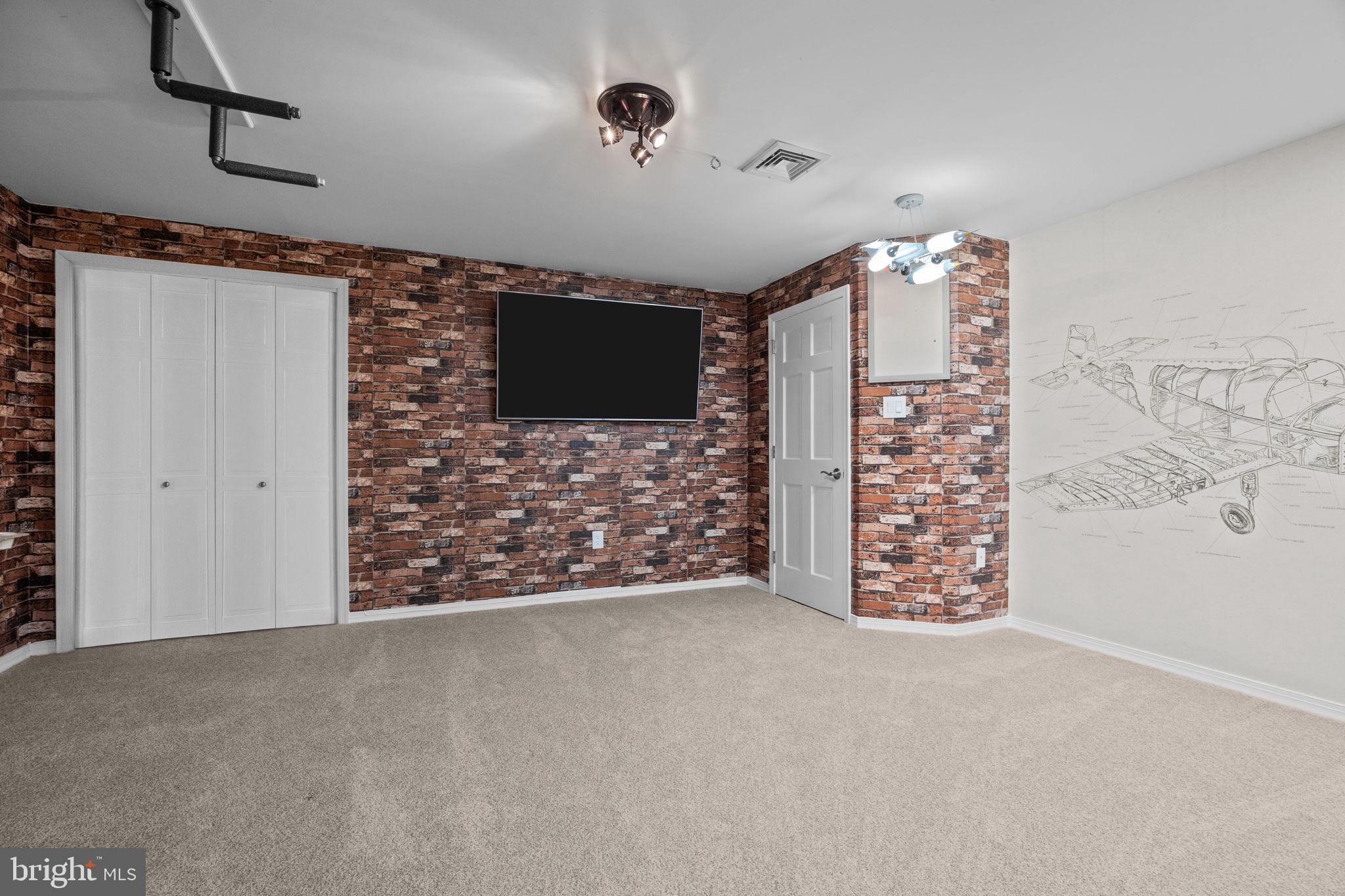 LONGSHORE ESTS - Residential