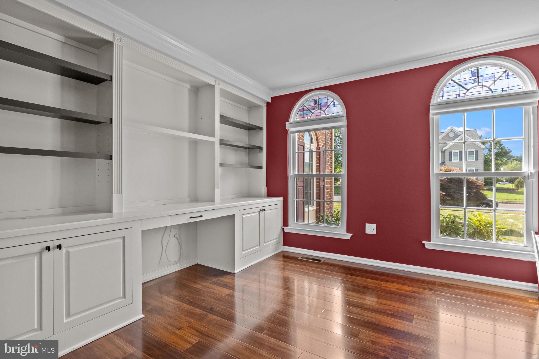 LONGSHORE ESTS - Residential