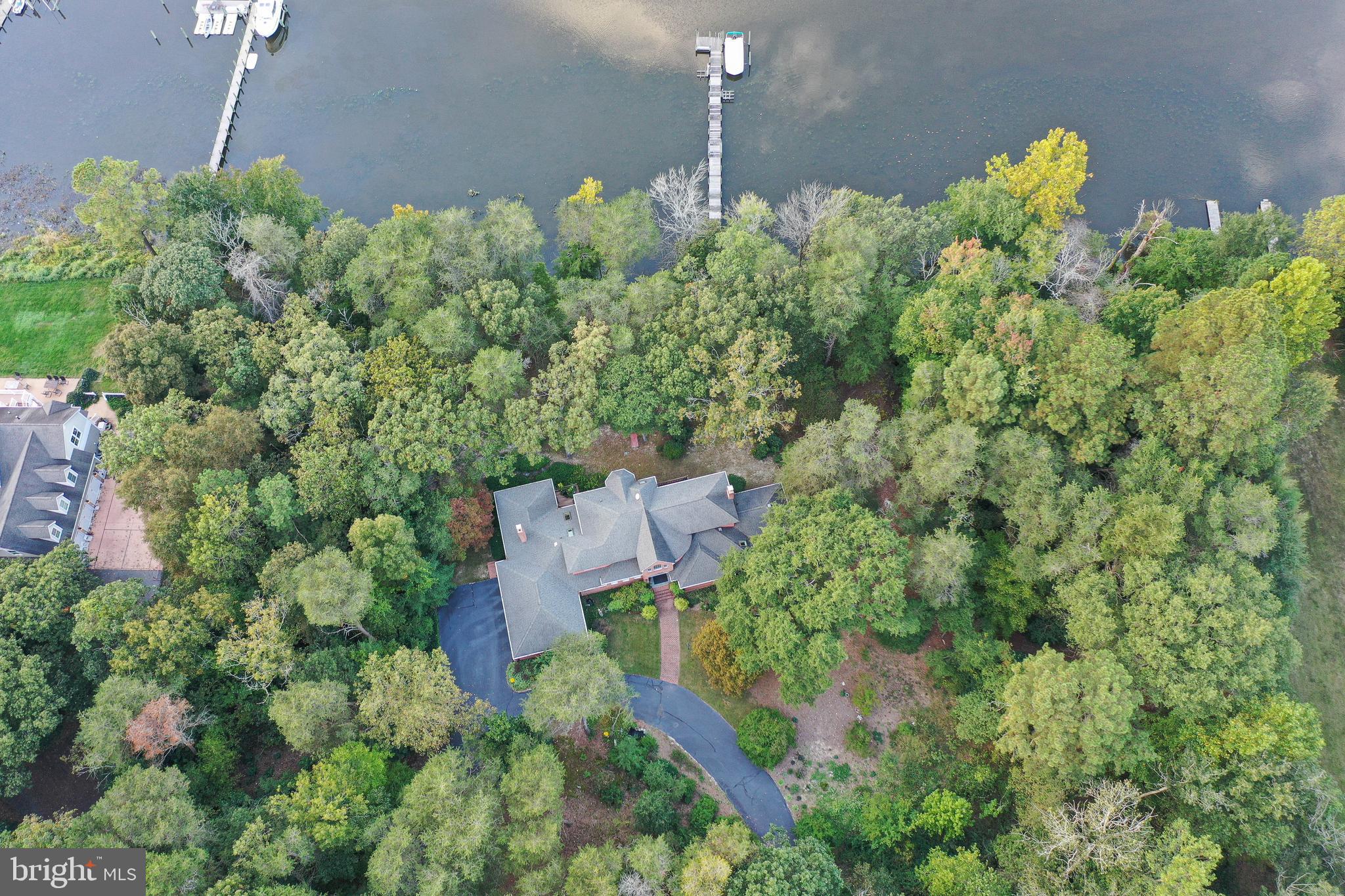 HOLLY SHORES - Residential