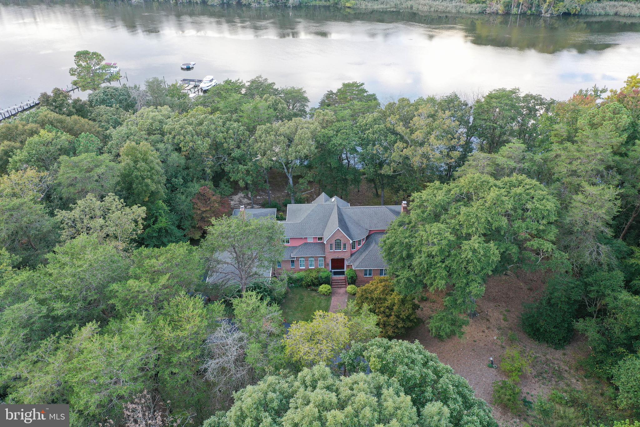 HOLLY SHORES - Residential