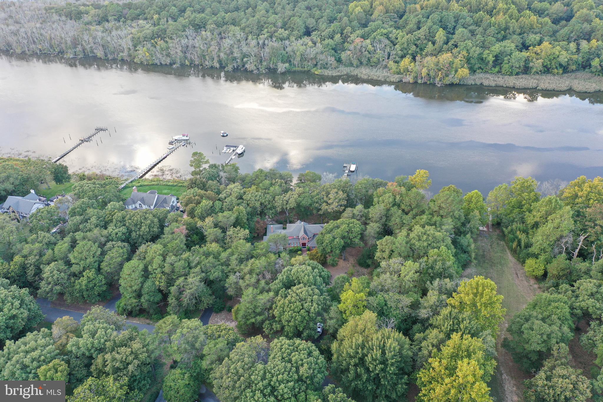 HOLLY SHORES - Residential