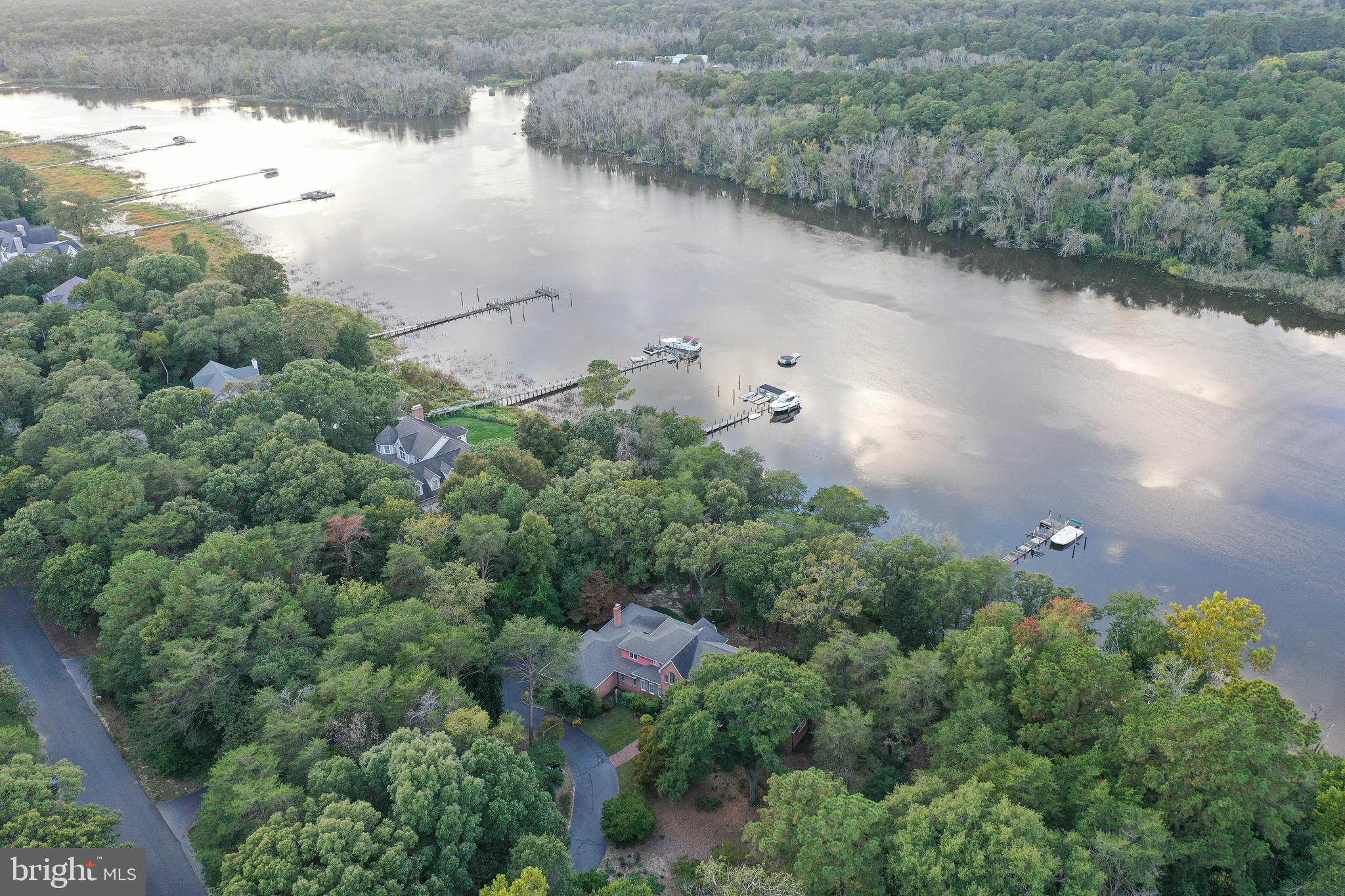 HOLLY SHORES - Residential