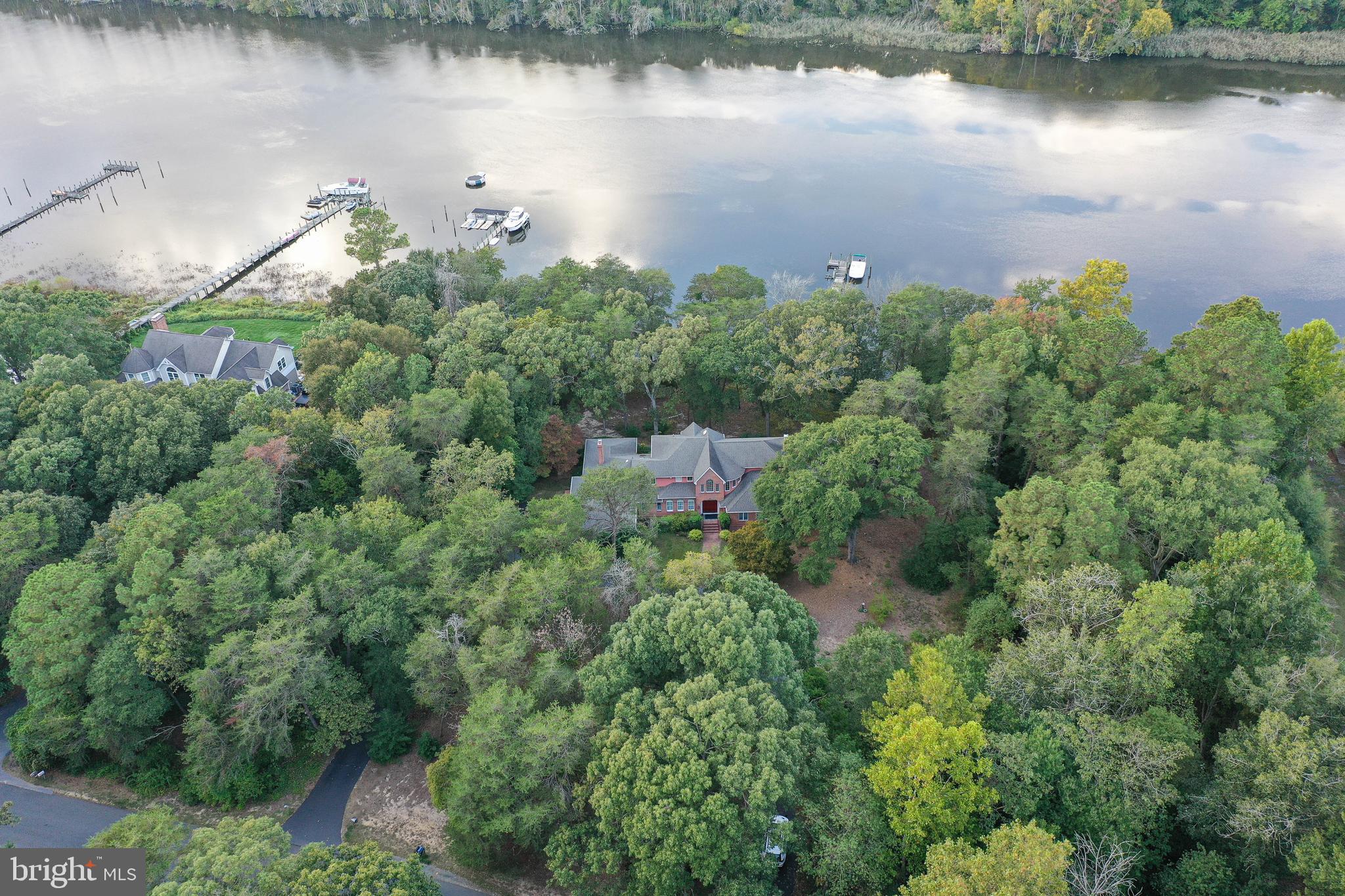 HOLLY SHORES - Residential
