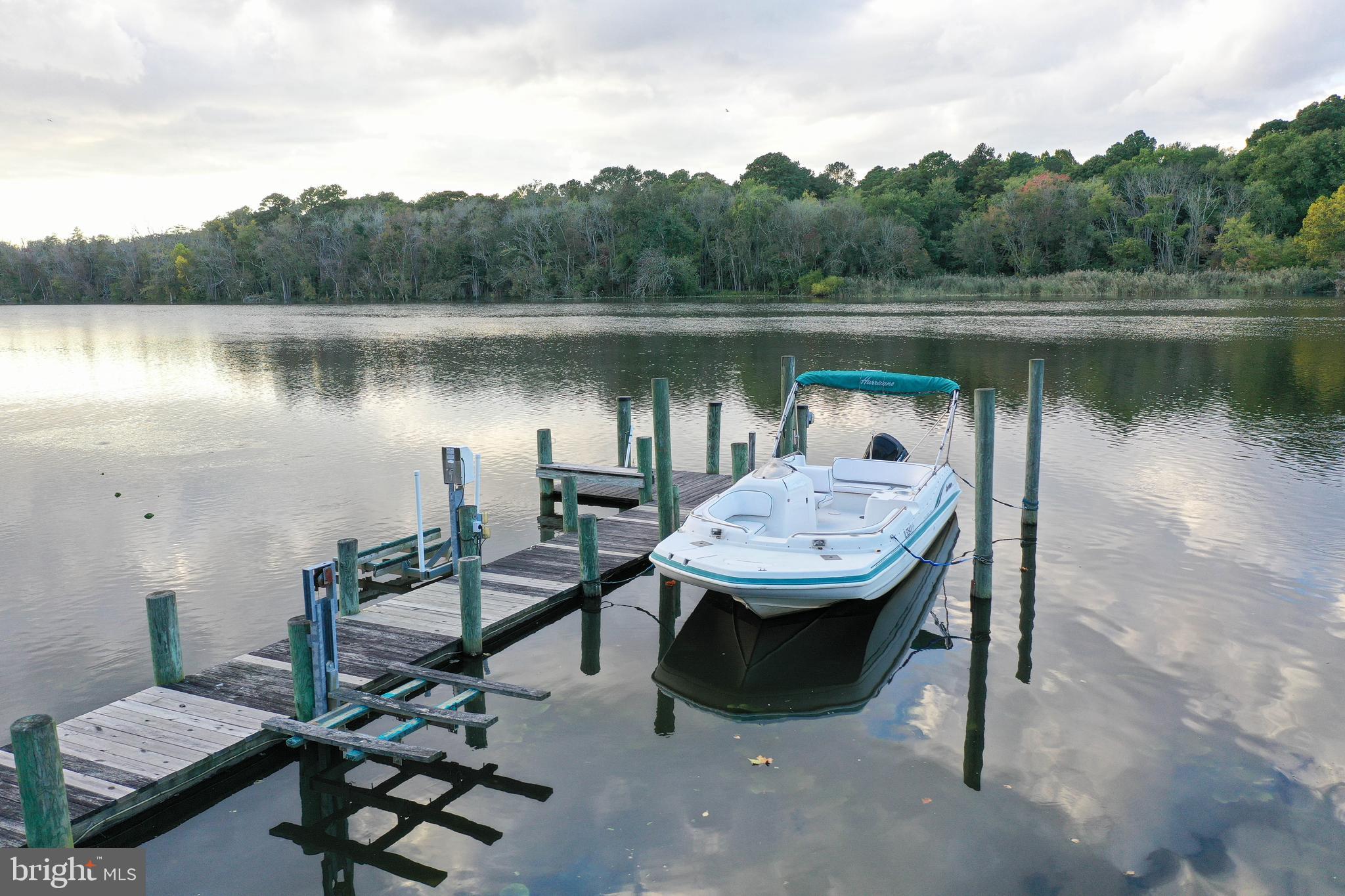 HOLLY SHORES - Residential