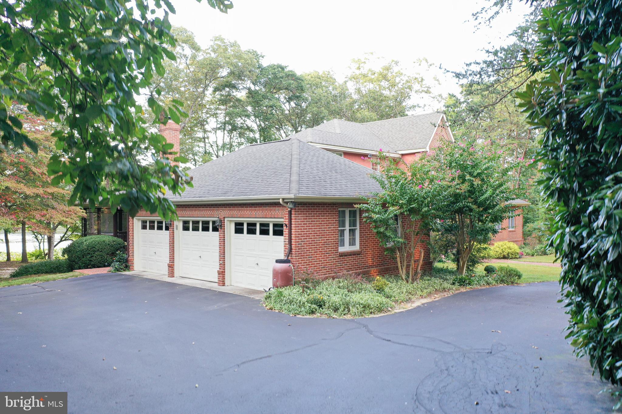 HOLLY SHORES - Residential