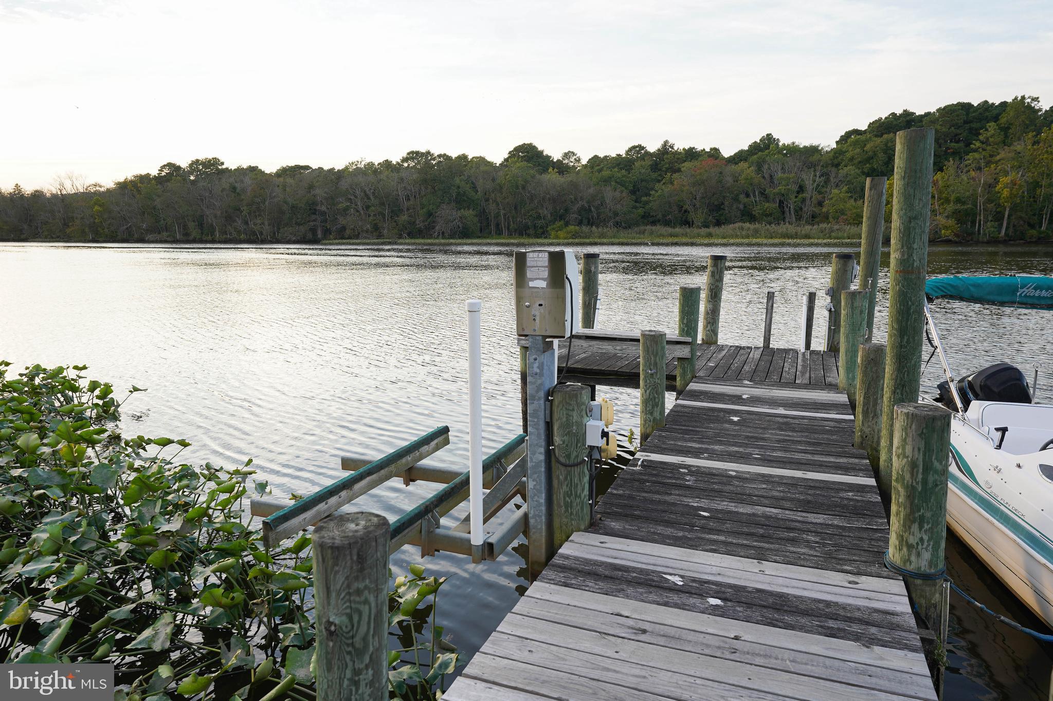 HOLLY SHORES - Residential