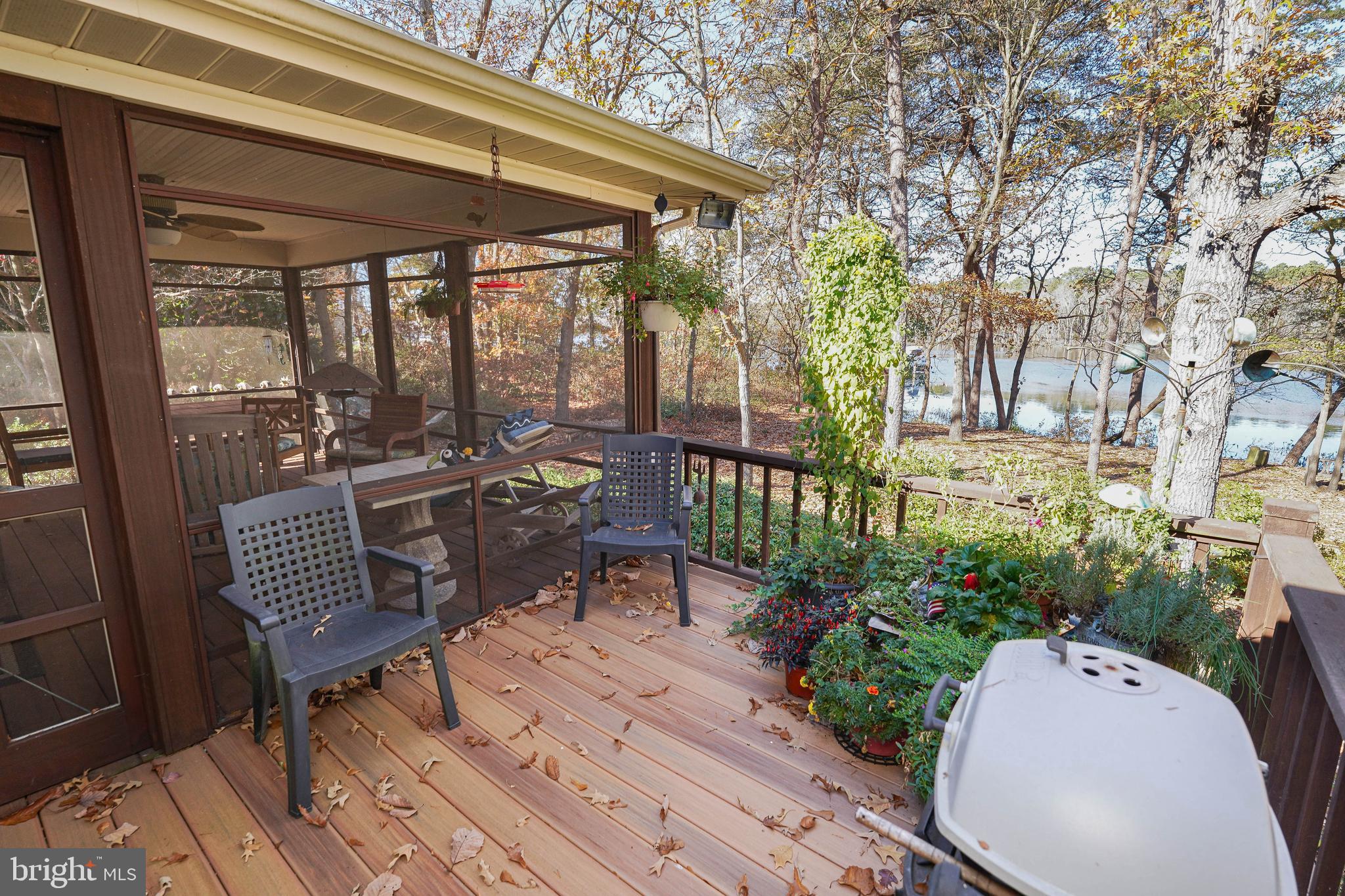 HOLLY SHORES - Residential