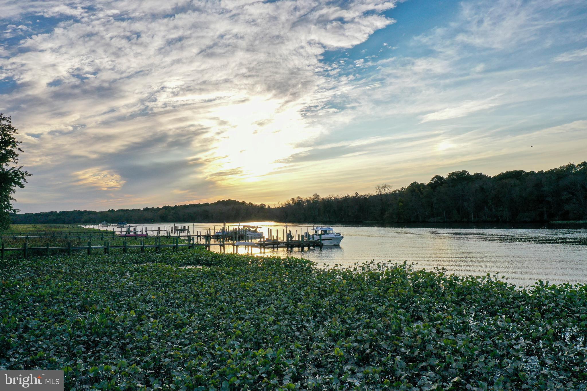 HOLLY SHORES - Residential