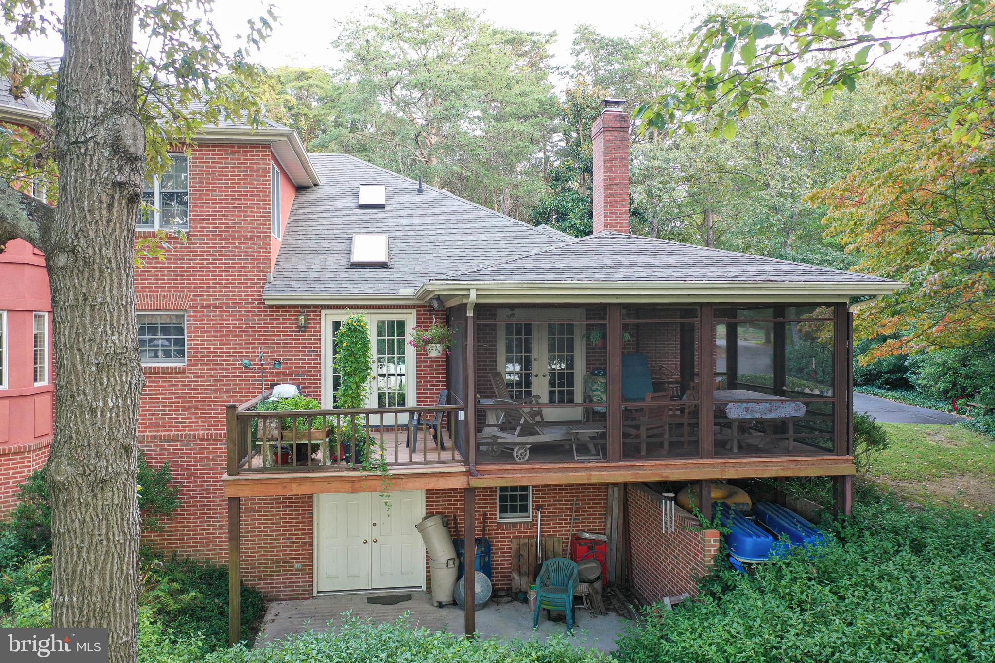 HOLLY SHORES - Residential