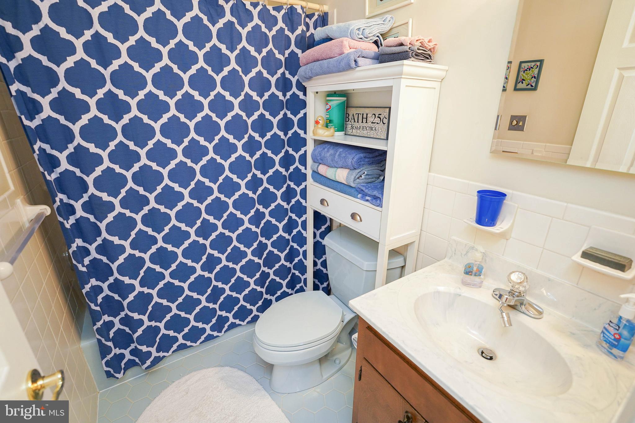 HOLLY SHORES - Residential