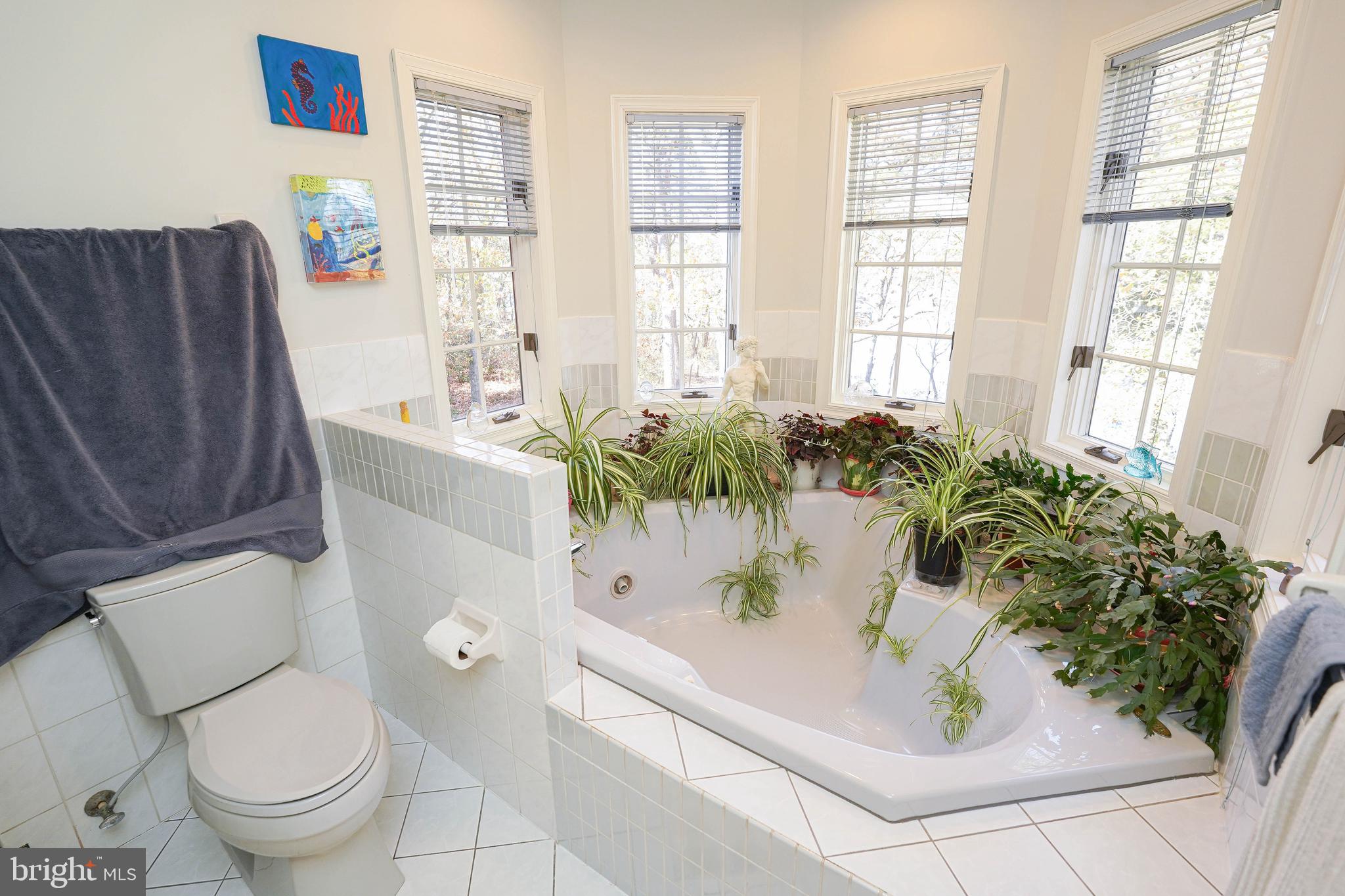 HOLLY SHORES - Residential