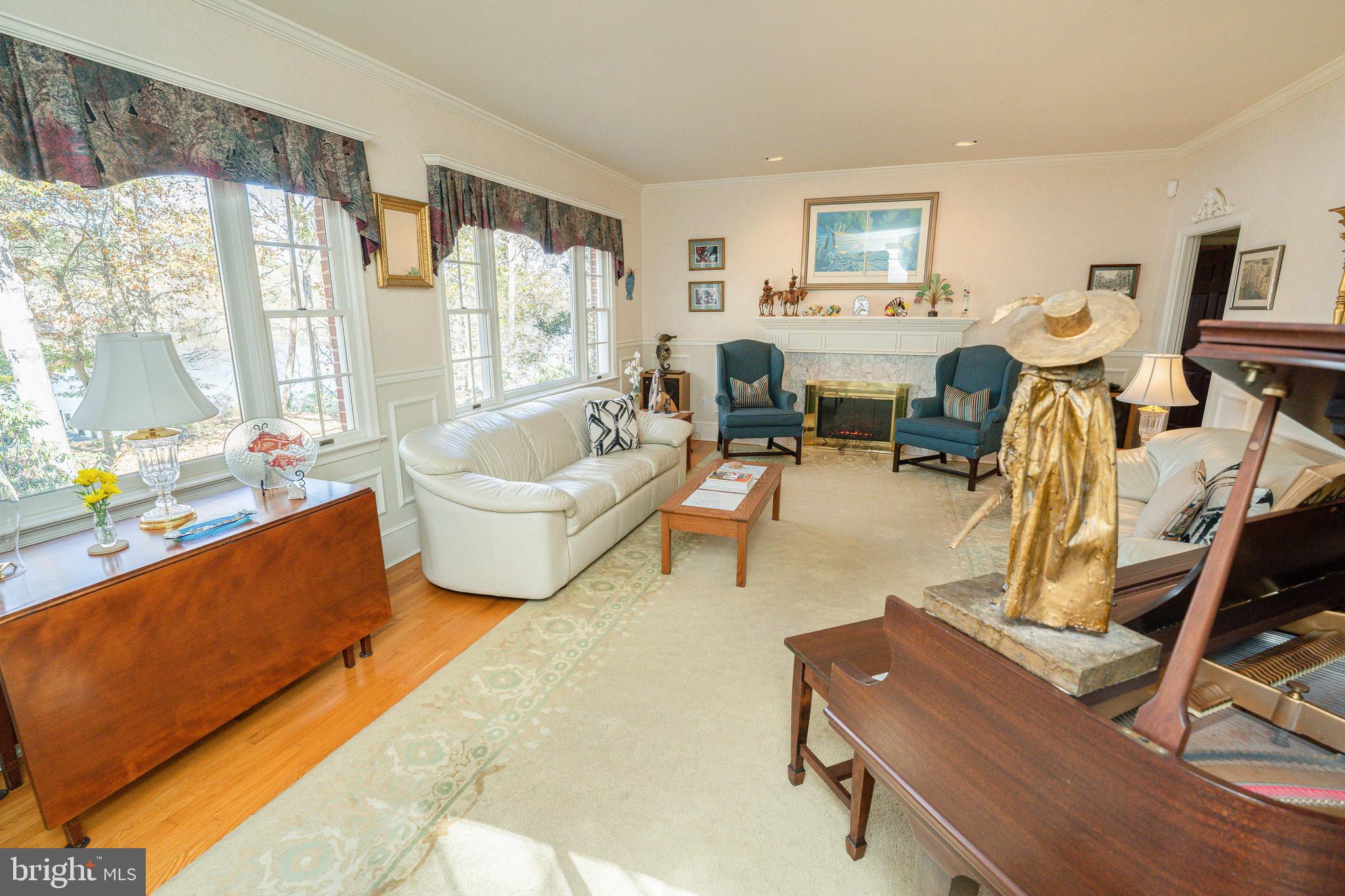 HOLLY SHORES - Residential