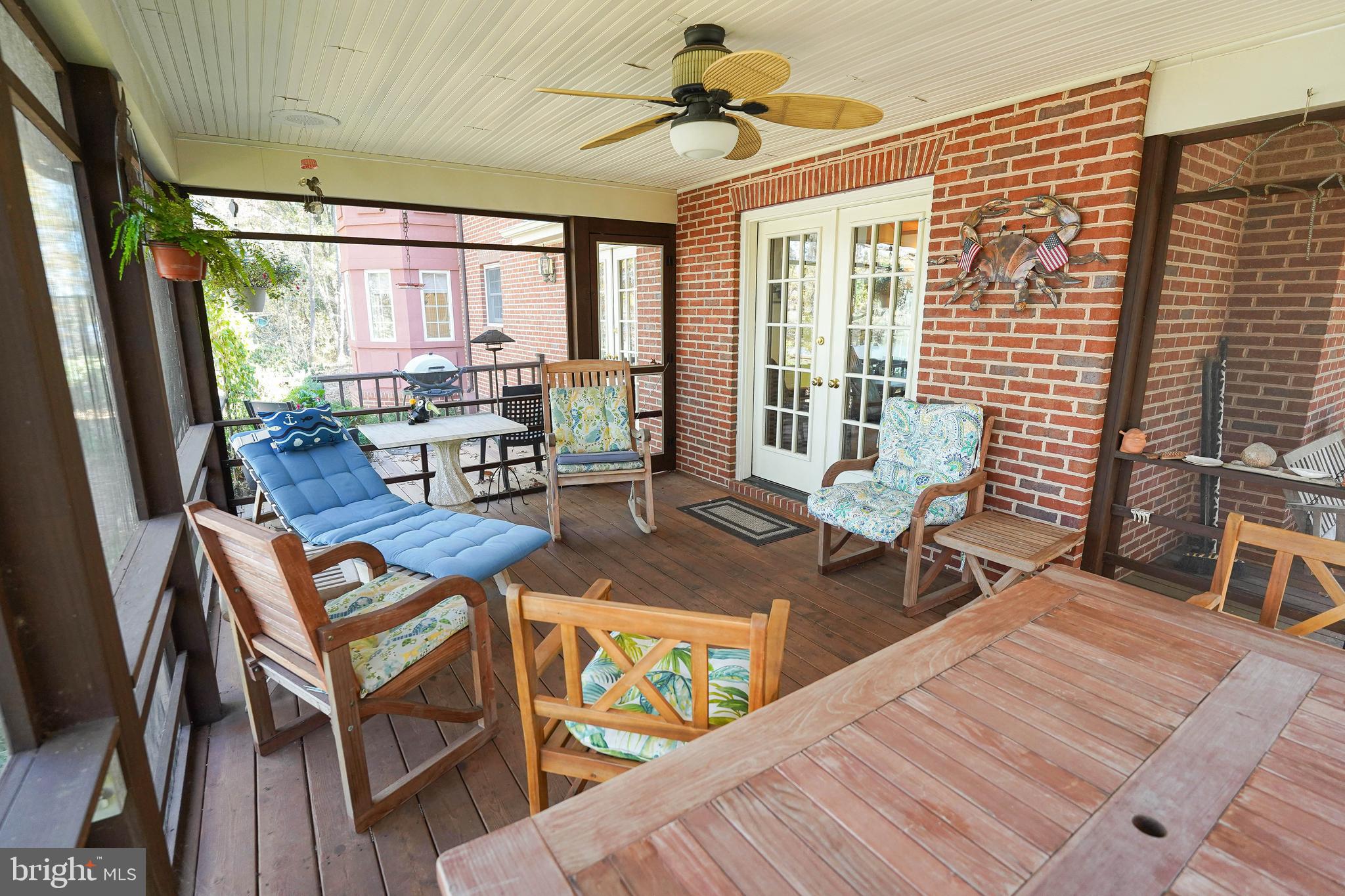 HOLLY SHORES - Residential
