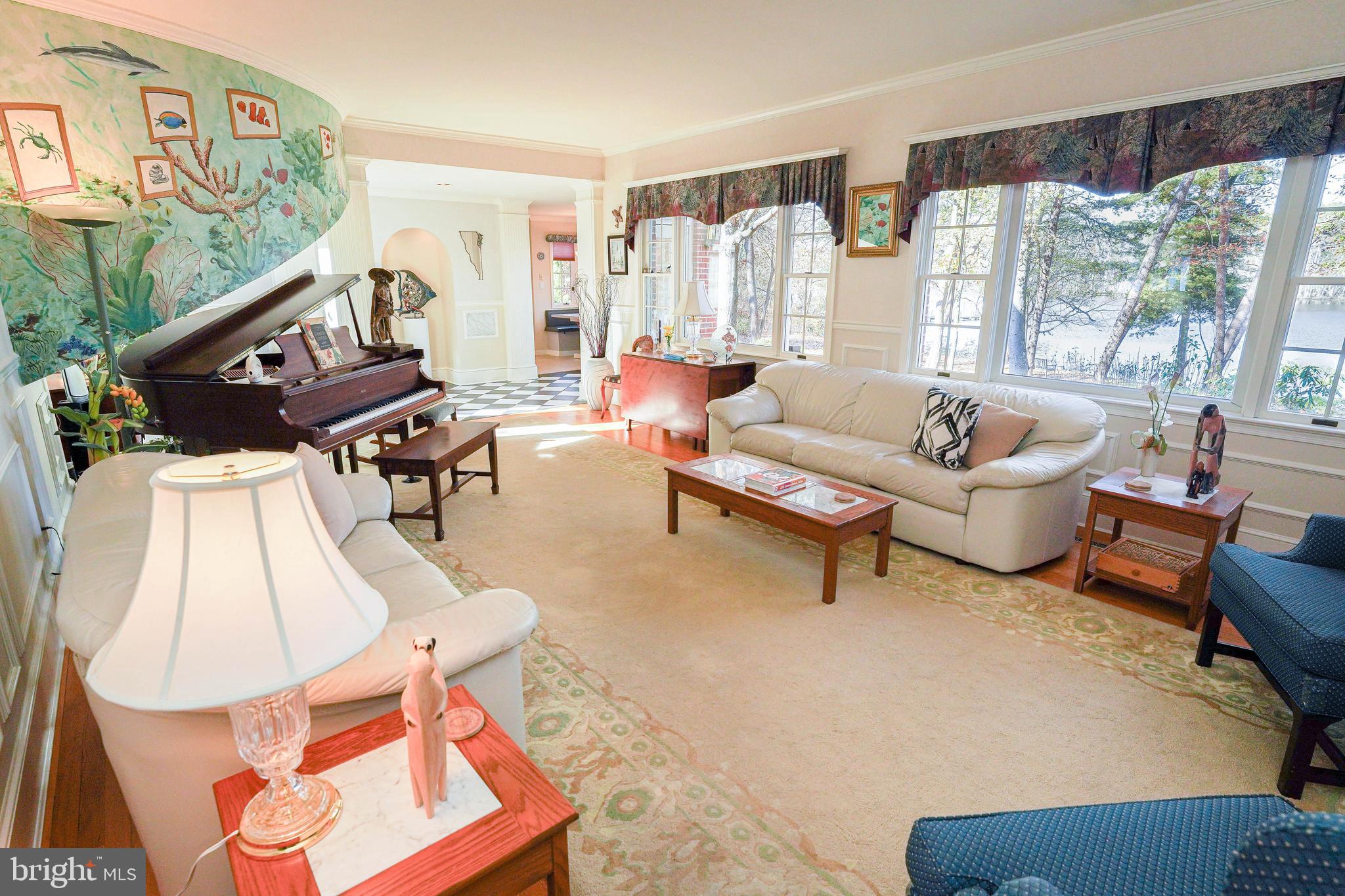 HOLLY SHORES - Residential
