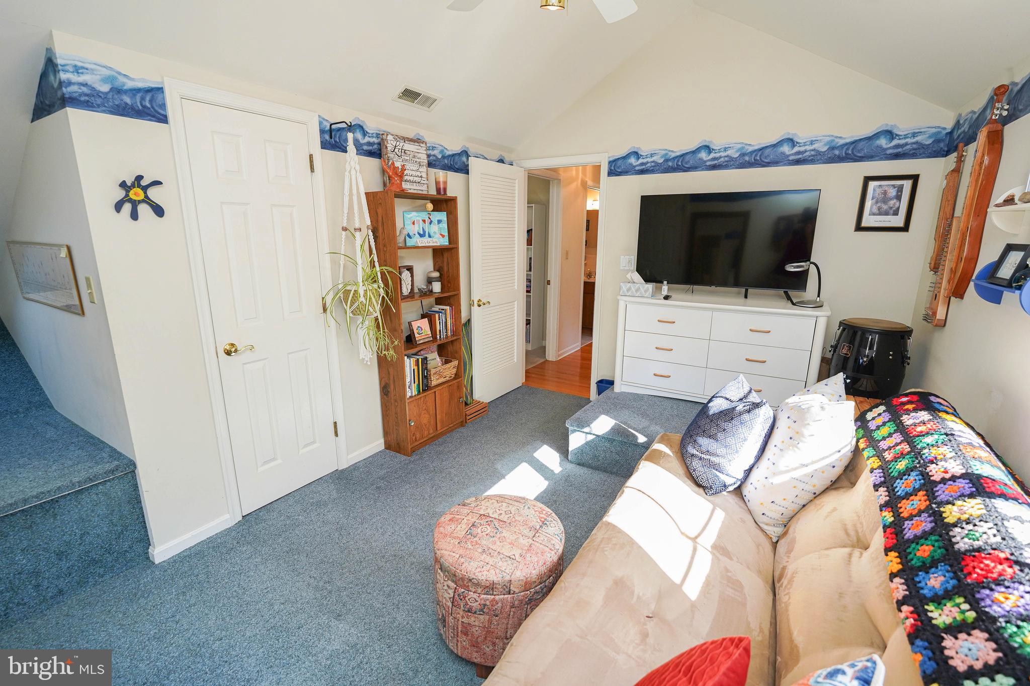HOLLY SHORES - Residential