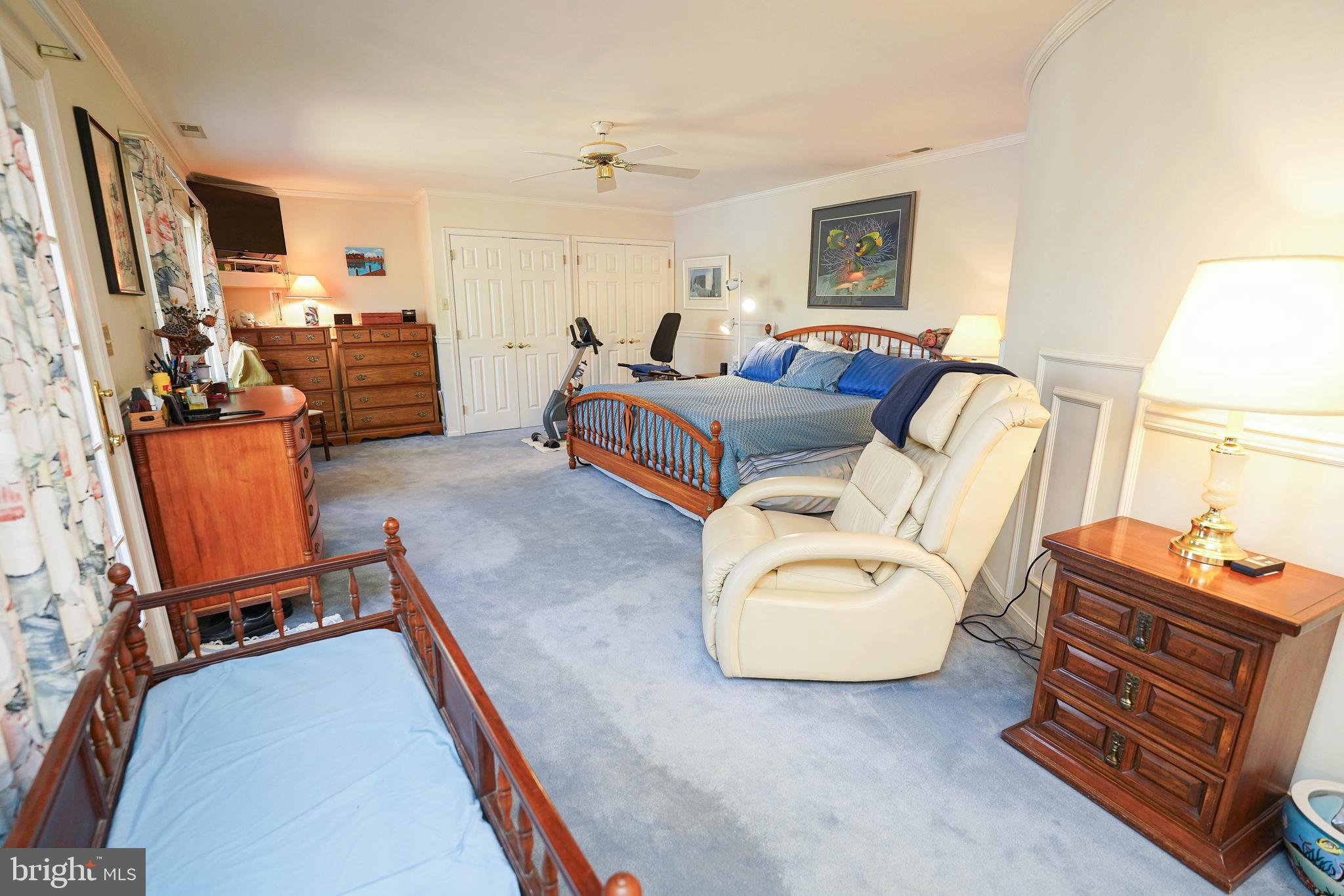 HOLLY SHORES - Residential