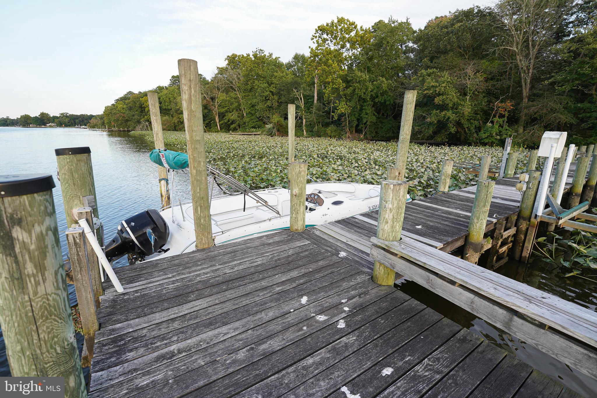 HOLLY SHORES - Residential