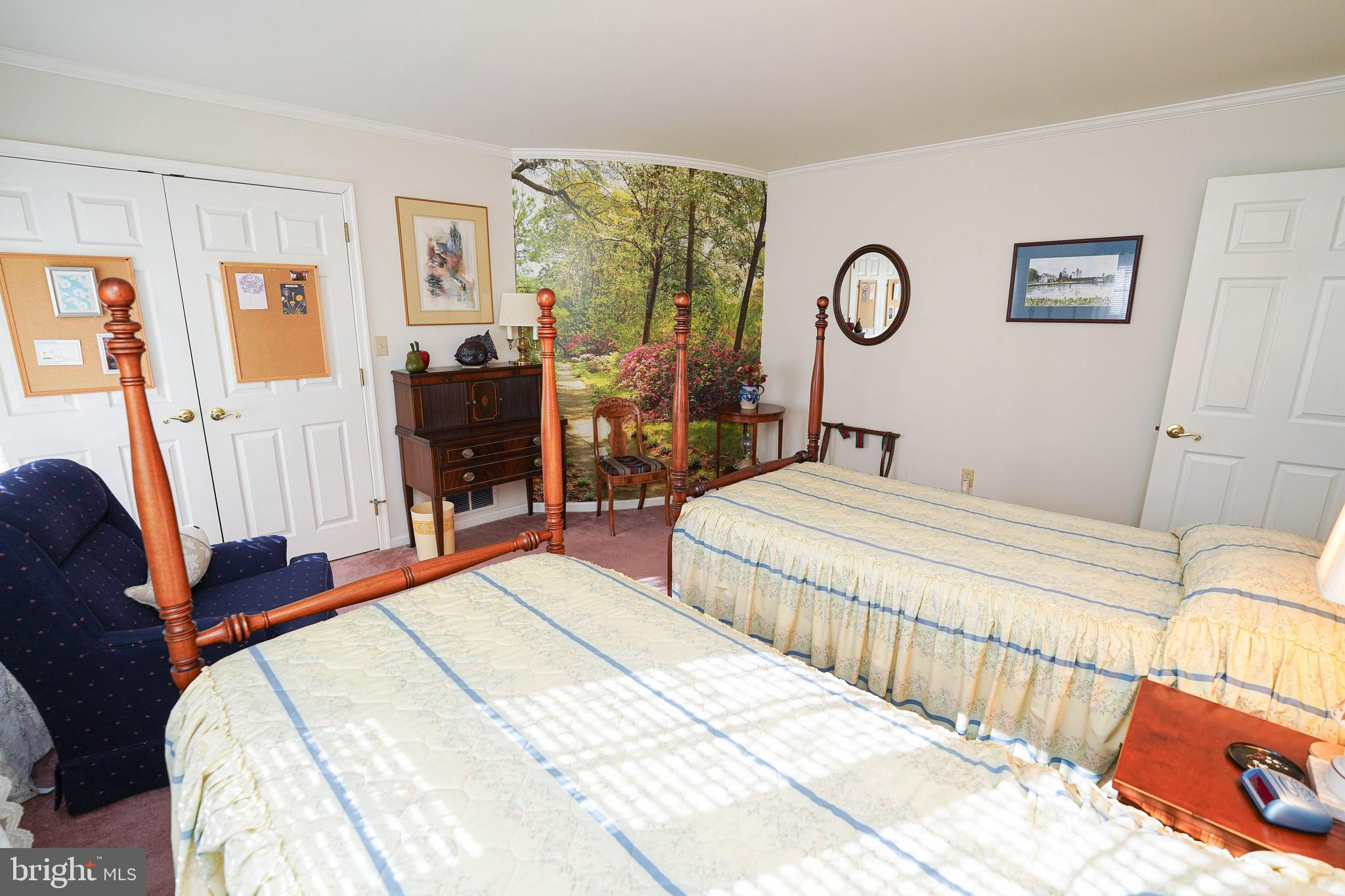 HOLLY SHORES - Residential